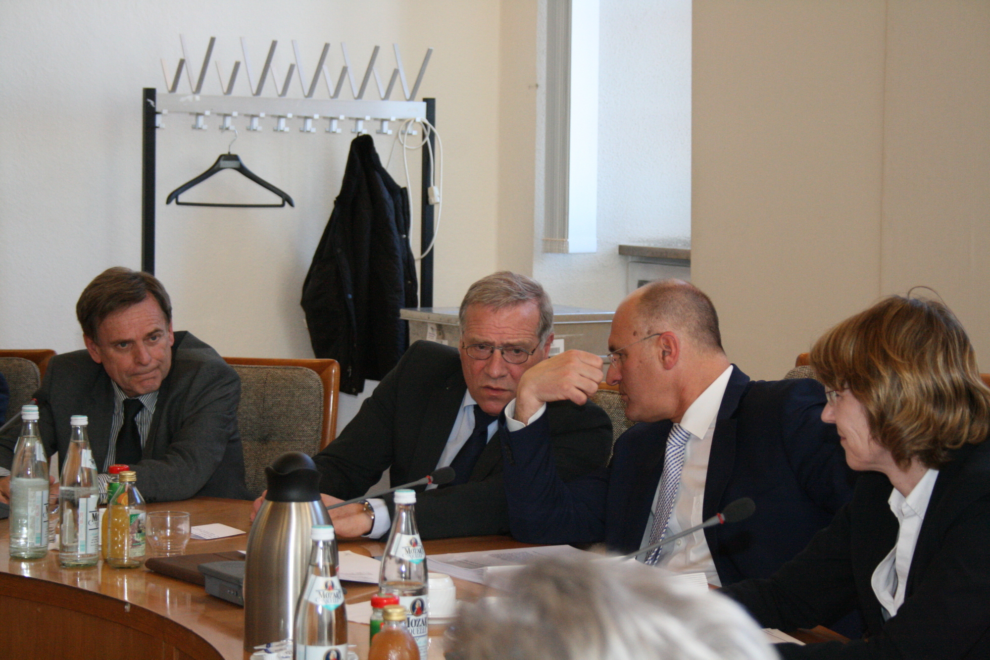 CSU, SPD und Grüne unterzeichnen den Koalitionsvertrag. Foto: B4B SCHWABEN