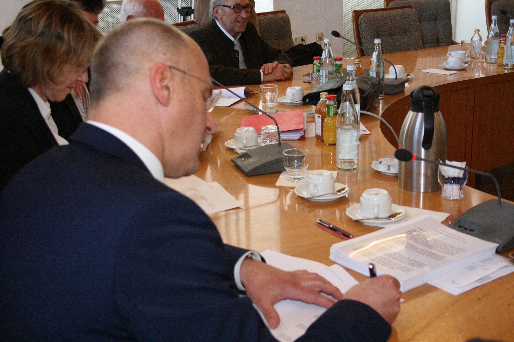 CSU, SPD und Grüne unterzeichnen den Koalitionsvertrag. Foto: B4B SCHWABEN