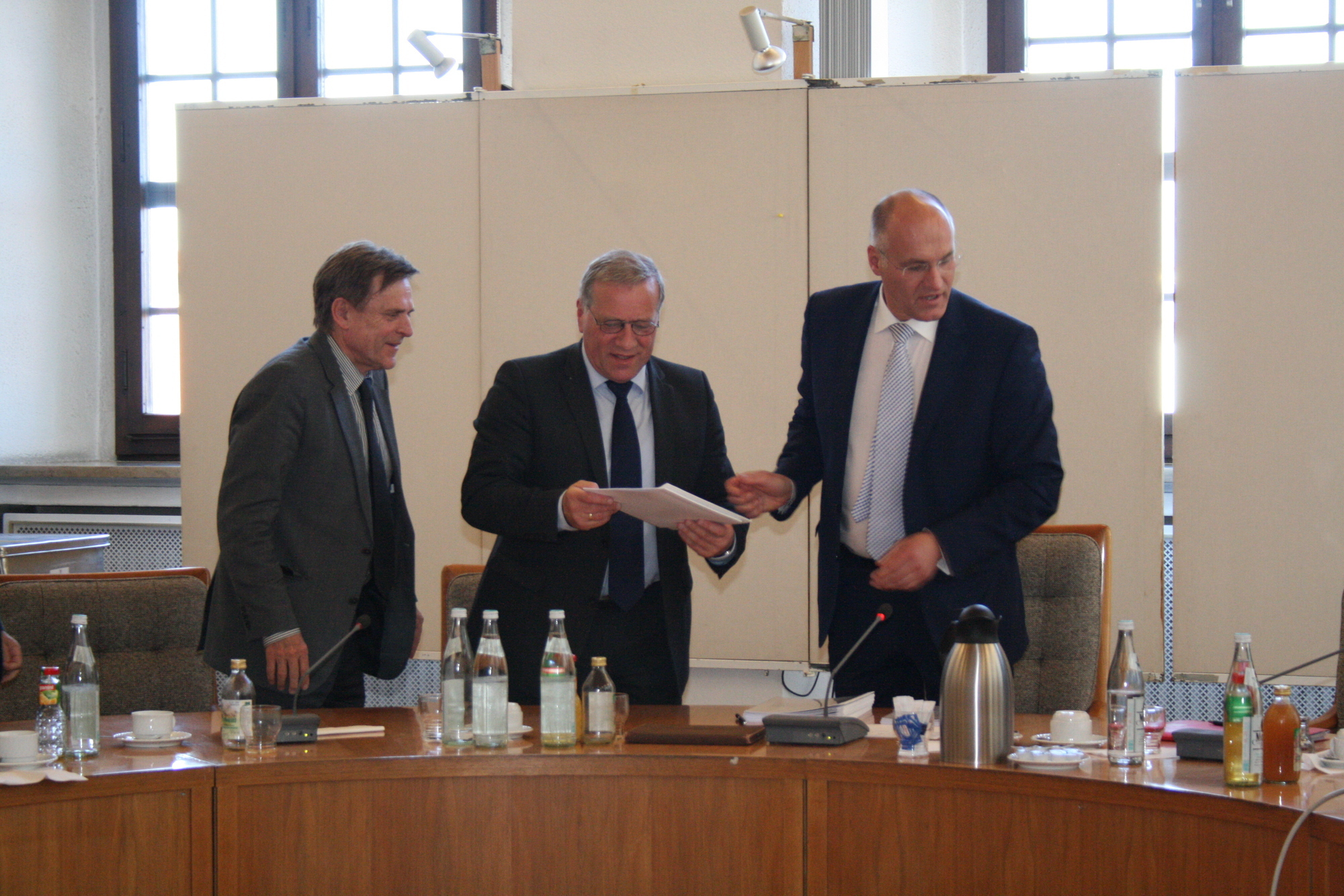 CSU, SPD und Grüne unterzeichnen den Koalitionsvertrag. Foto: B4B SCHWABEN