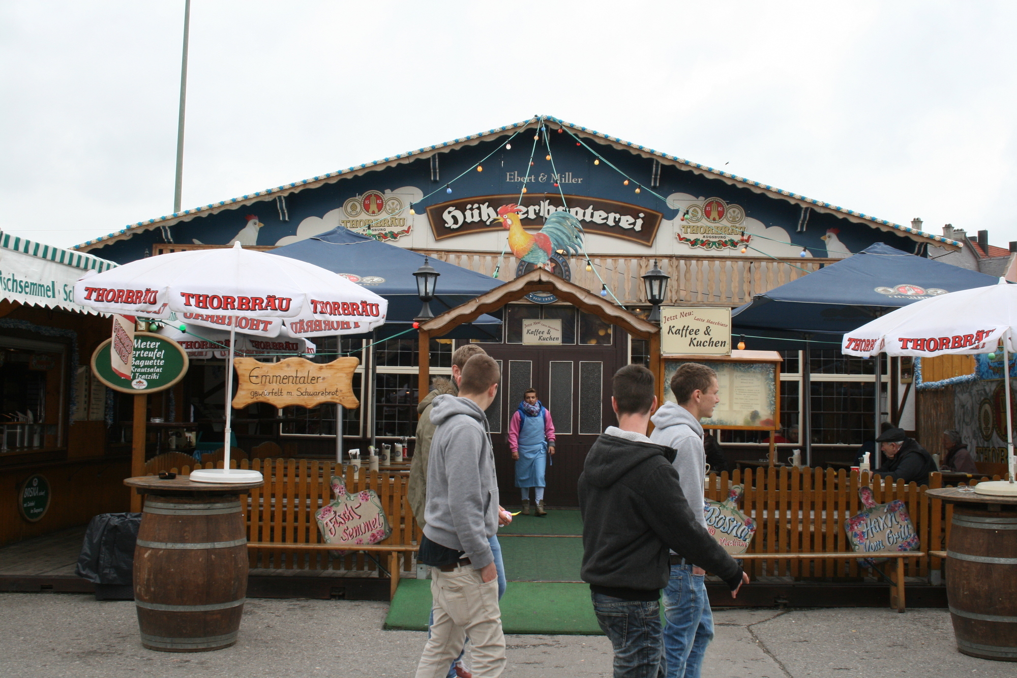 Positive Zwischenbilanz nach einer Woche Osterplärrer: Die Augsburger feiern ausgelassen und friedlich. Foto: B4B SCHWABEN