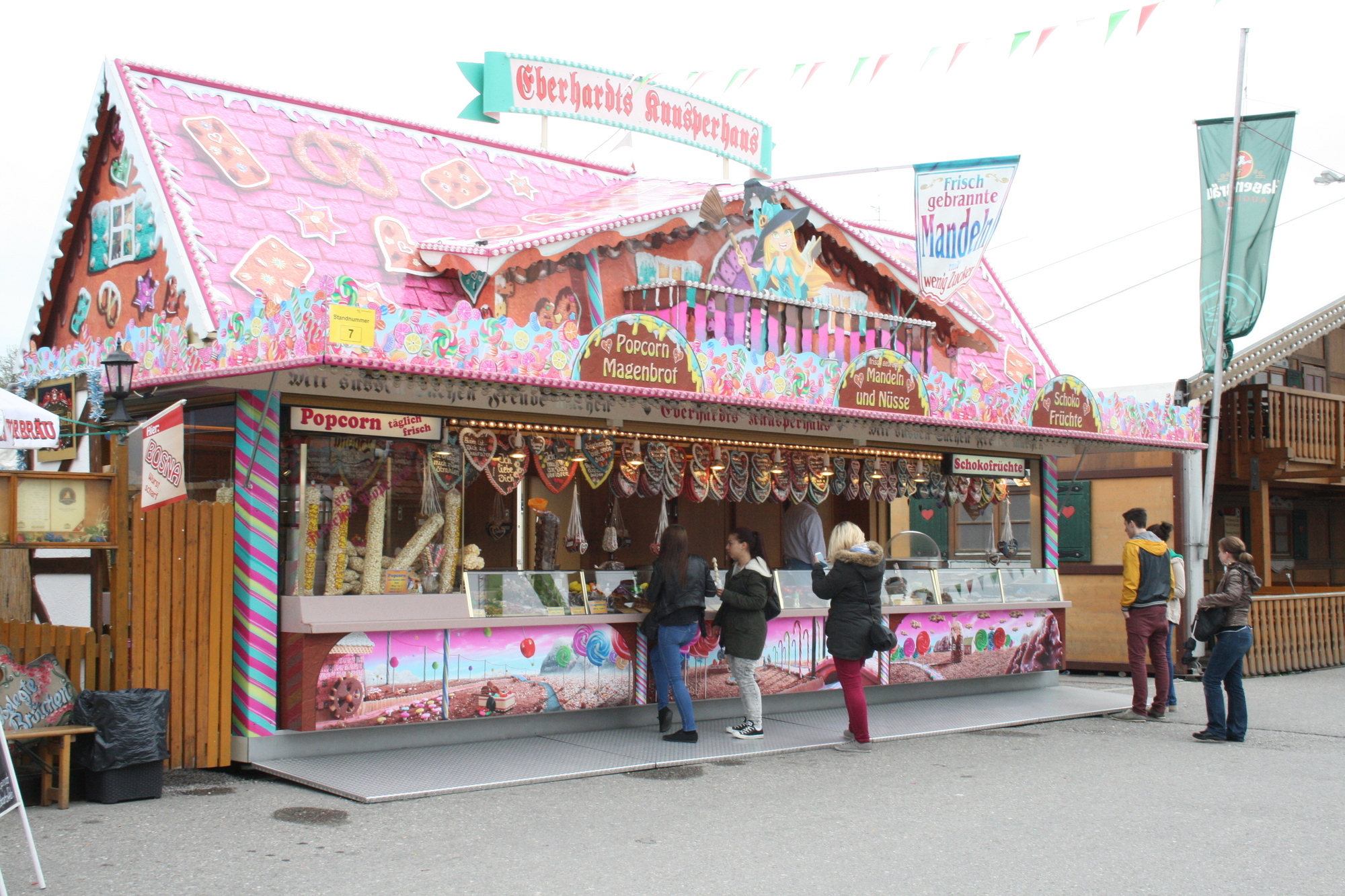 Positive Zwischenbilanz nach einer Woche Osterplärrer: Die Augsburger feiern ausgelassen und friedlich. Foto: B4B SCHWABEN