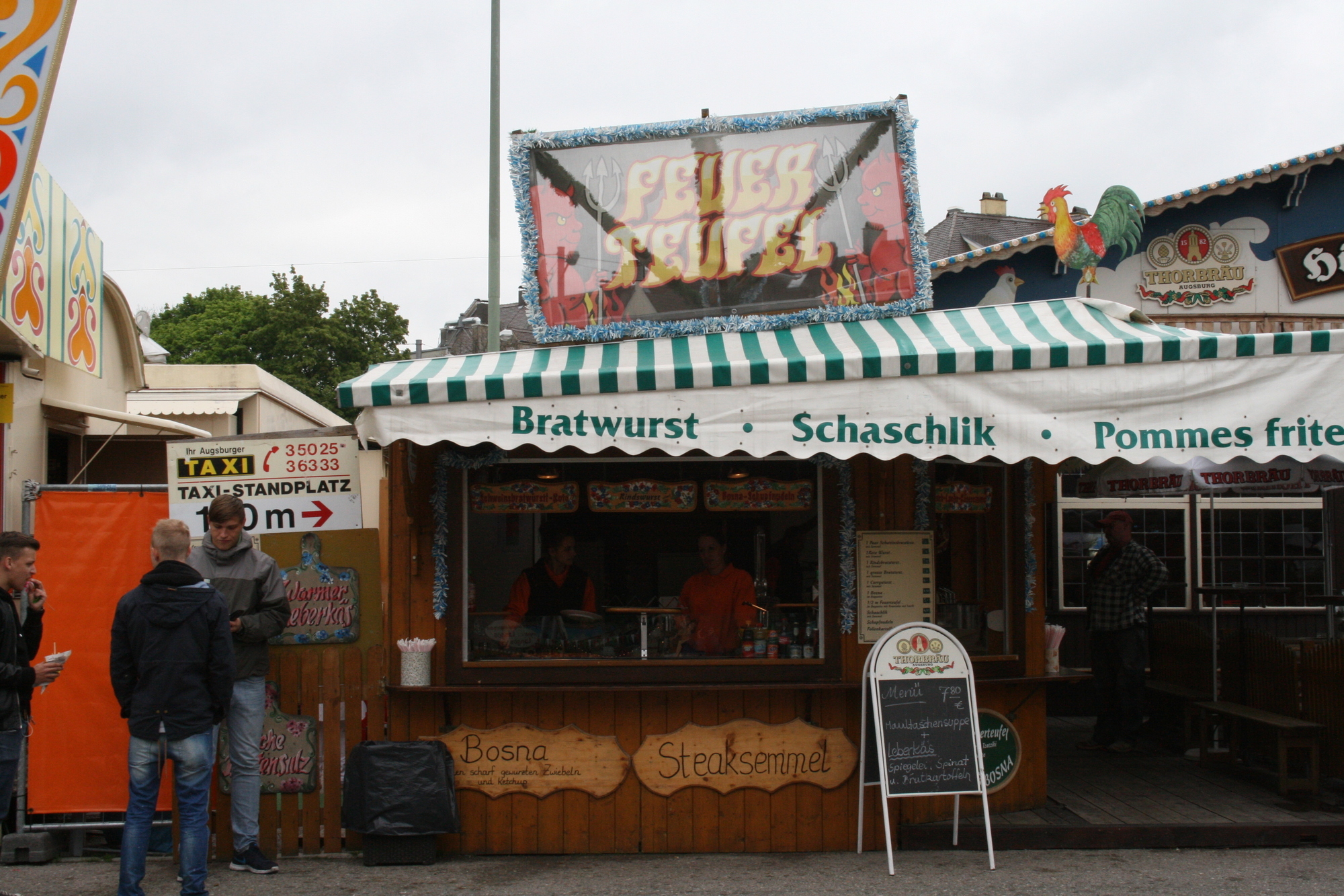 Positive Zwischenbilanz nach einer Woche Osterplärrer: Die Augsburger feiern ausgelassen und friedlich. Foto: B4B SCHWABEN