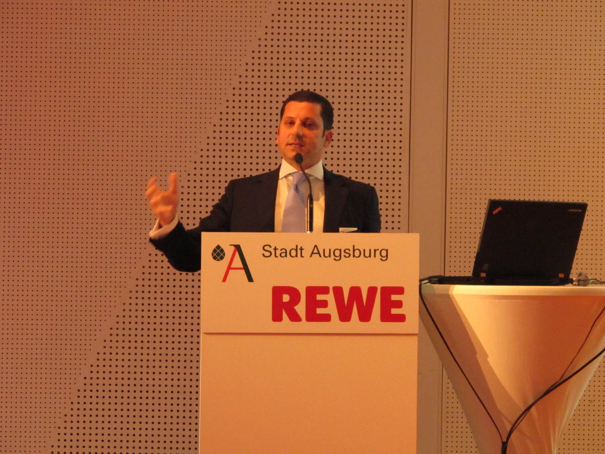 Die Stadt AUgsburg und die REWE GROUP informieren über die aktuelle Einzelhandelsentwicklung. Foto: B4B SCHWABEN / Anette Zoepf