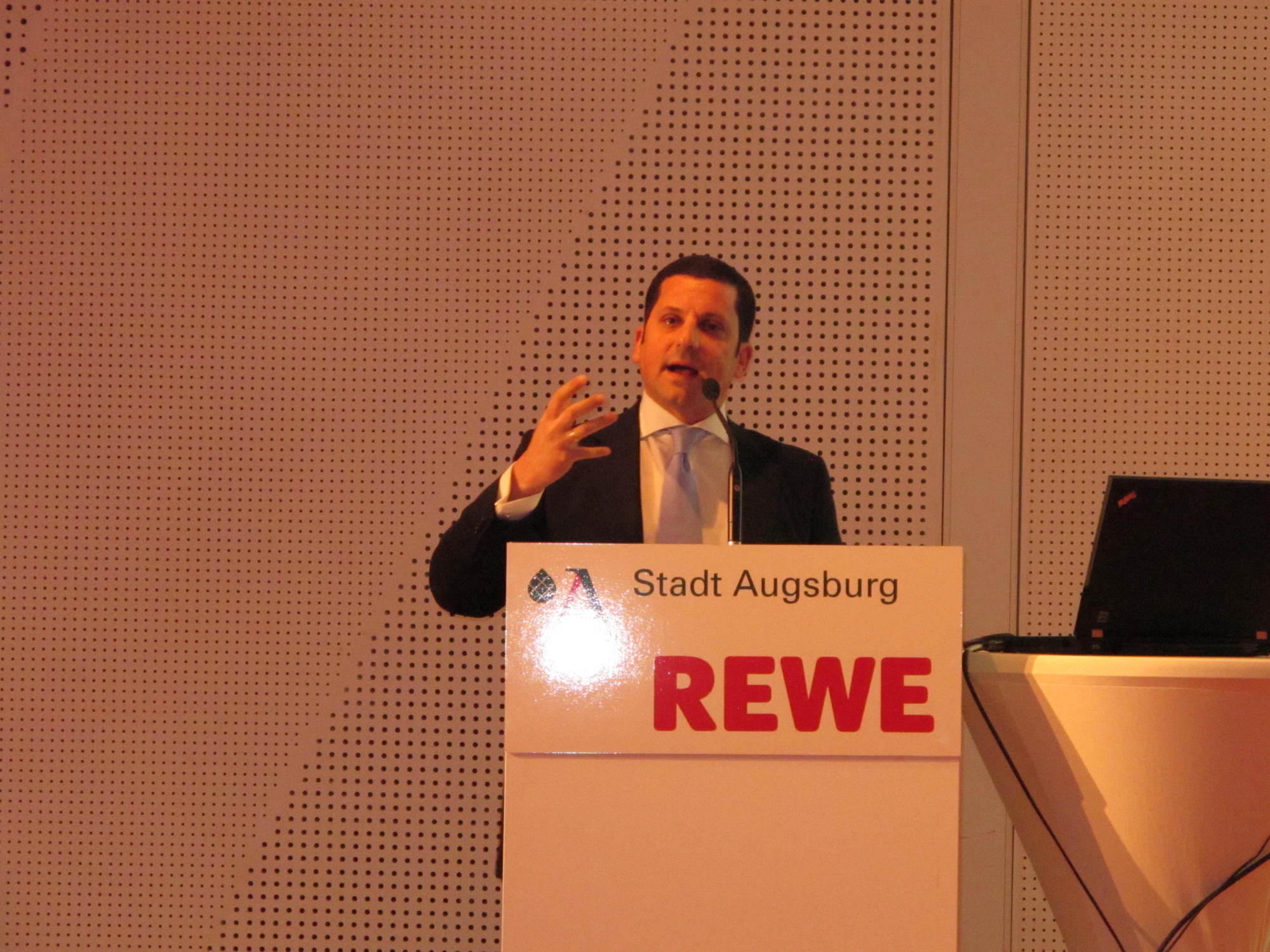 Die Stadt AUgsburg und die REWE GROUP informieren über die aktuelle Einzelhandelsentwicklung. Foto: B4B SCHWABEN / Anette Zoepf
