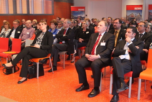 Die Stadt AUgsburg und die REWE GROUP informieren über die aktuelle Einzelhandelsentwicklung. Foto: B4B SCHWABEN / Anette Zoepf