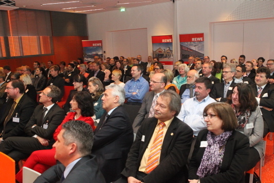 Die Stadt AUgsburg und die REWE GROUP informieren über die aktuelle Einzelhandelsentwicklung. Foto: B4B SCHWABEN / Anette Zoepf