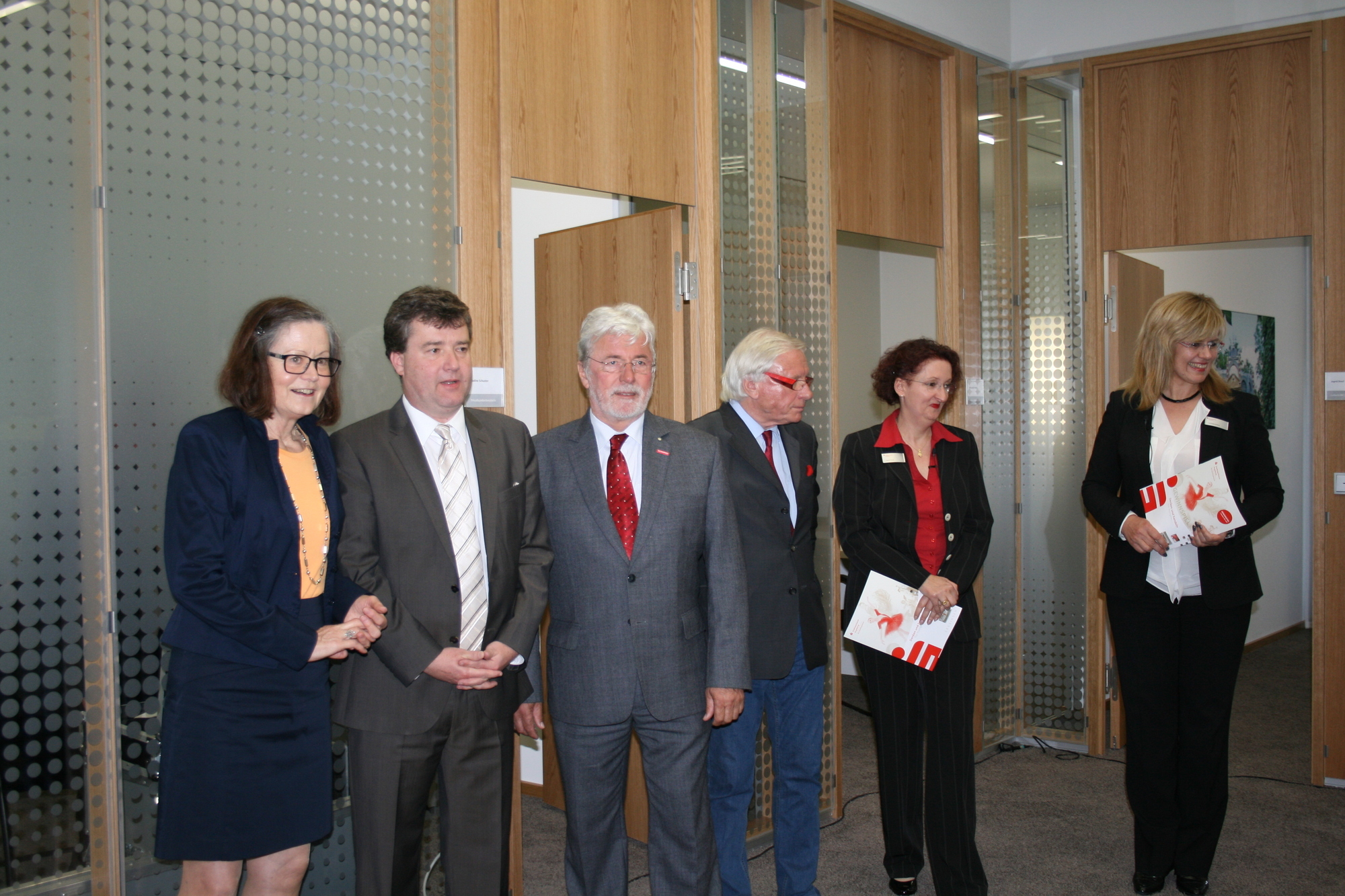 Die Stadtsparkasse Augsburg feierte gemeinsam mit vielen Gästen die Wiedereröffnung der Filiale in Göggingen. Foto: B4B SCHWABEN