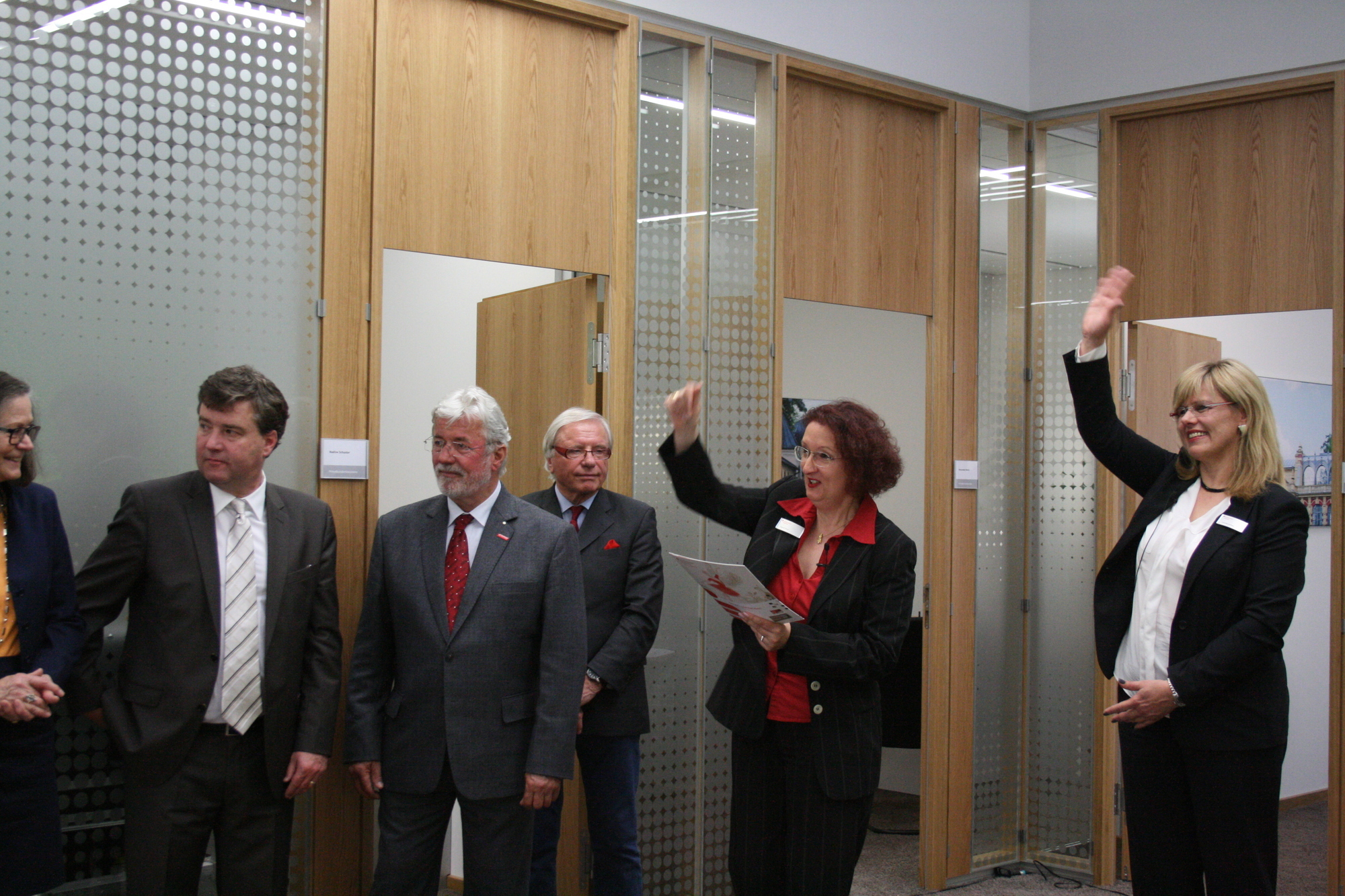 Die Stadtsparkasse Augsburg feierte gemeinsam mit vielen Gästen die Wiedereröffnung der Filiale in Göggingen. Foto: B4B SCHWABEN