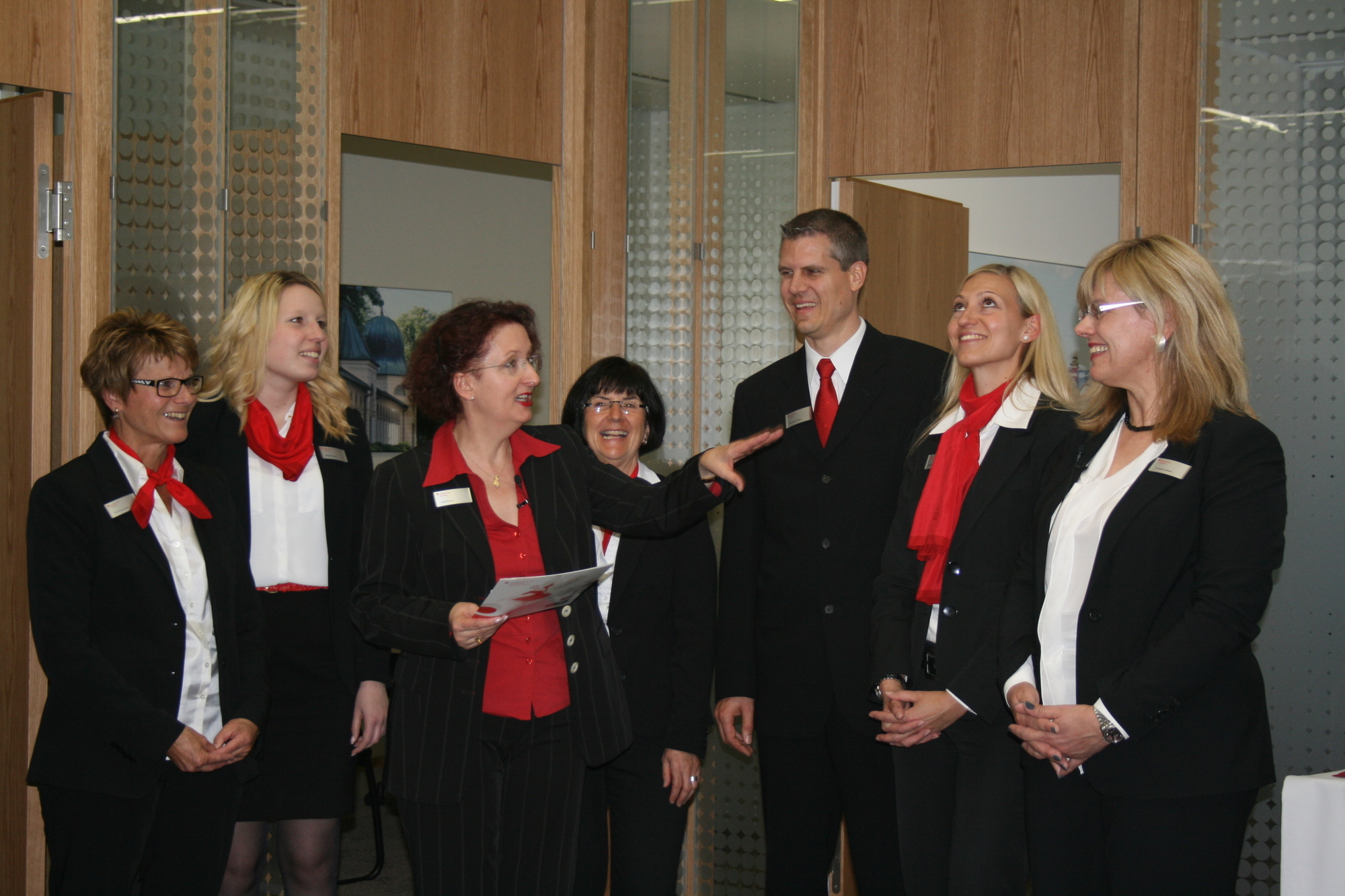 Die Stadtsparkasse Augsburg feierte gemeinsam mit vielen Gästen die Wiedereröffnung der Filiale in Göggingen. Foto: B4B SCHWABEN