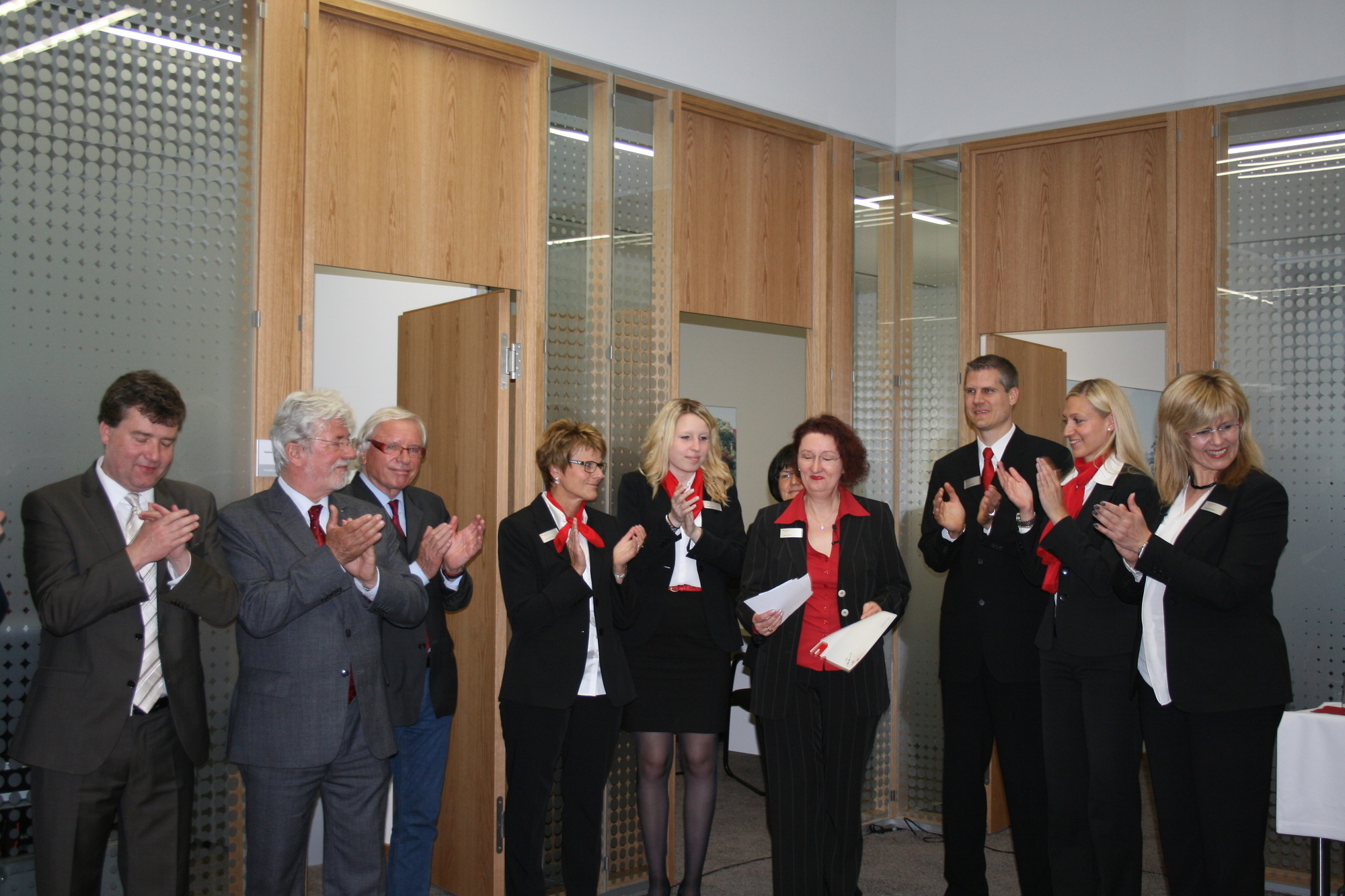 Die Stadtsparkasse Augsburg feierte gemeinsam mit vielen Gästen die Wiedereröffnung der Filiale in Göggingen. Foto: B4B SCHWABEN