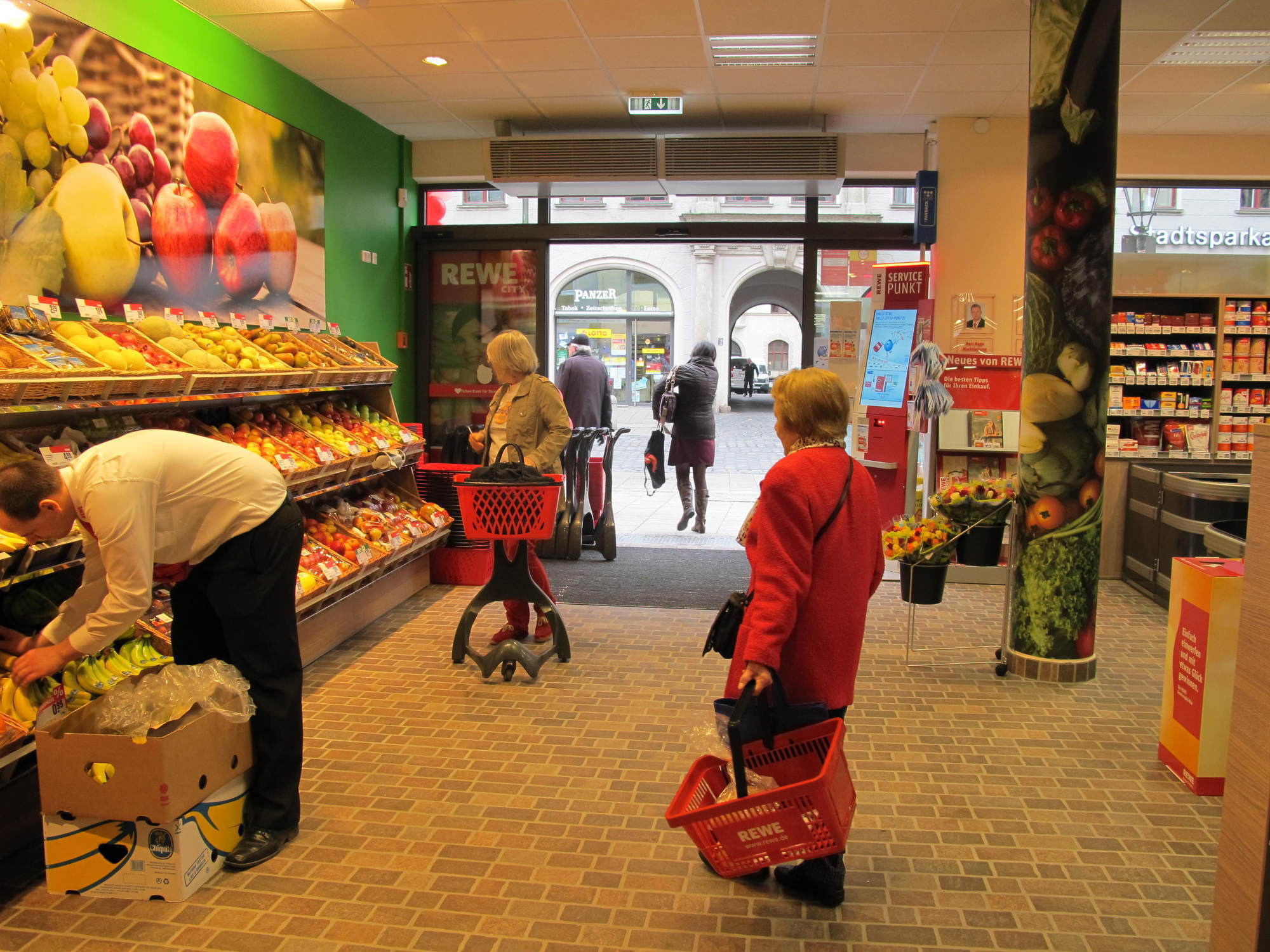 Der neue REWE CITY wird von den Kunden sehr gut angenommen. Foto: B4B SCHWABEN
