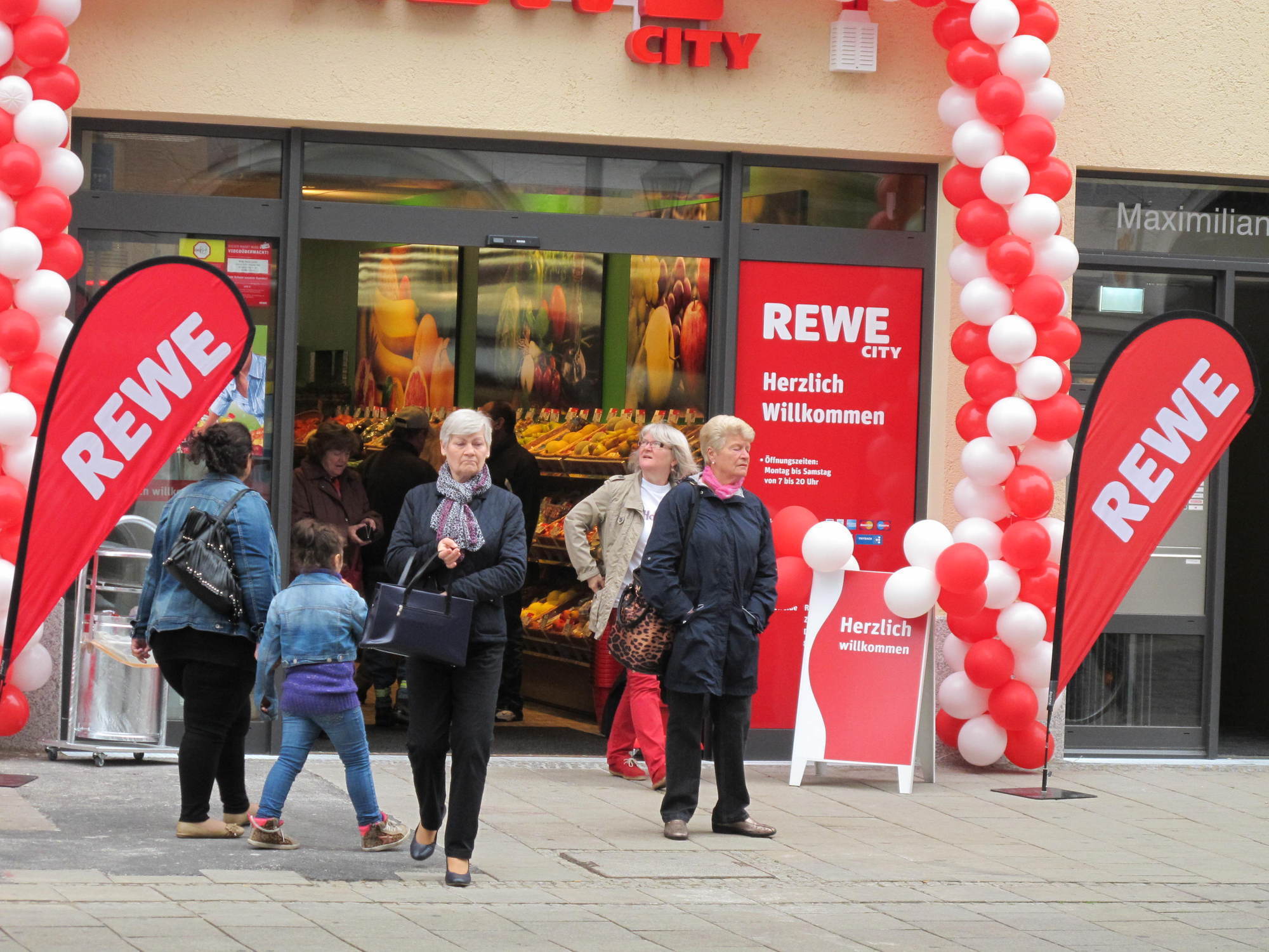 Der neue REWE CITY wird von den Kunden sehr gut angenommen. Foto: B4B SCHWABEN