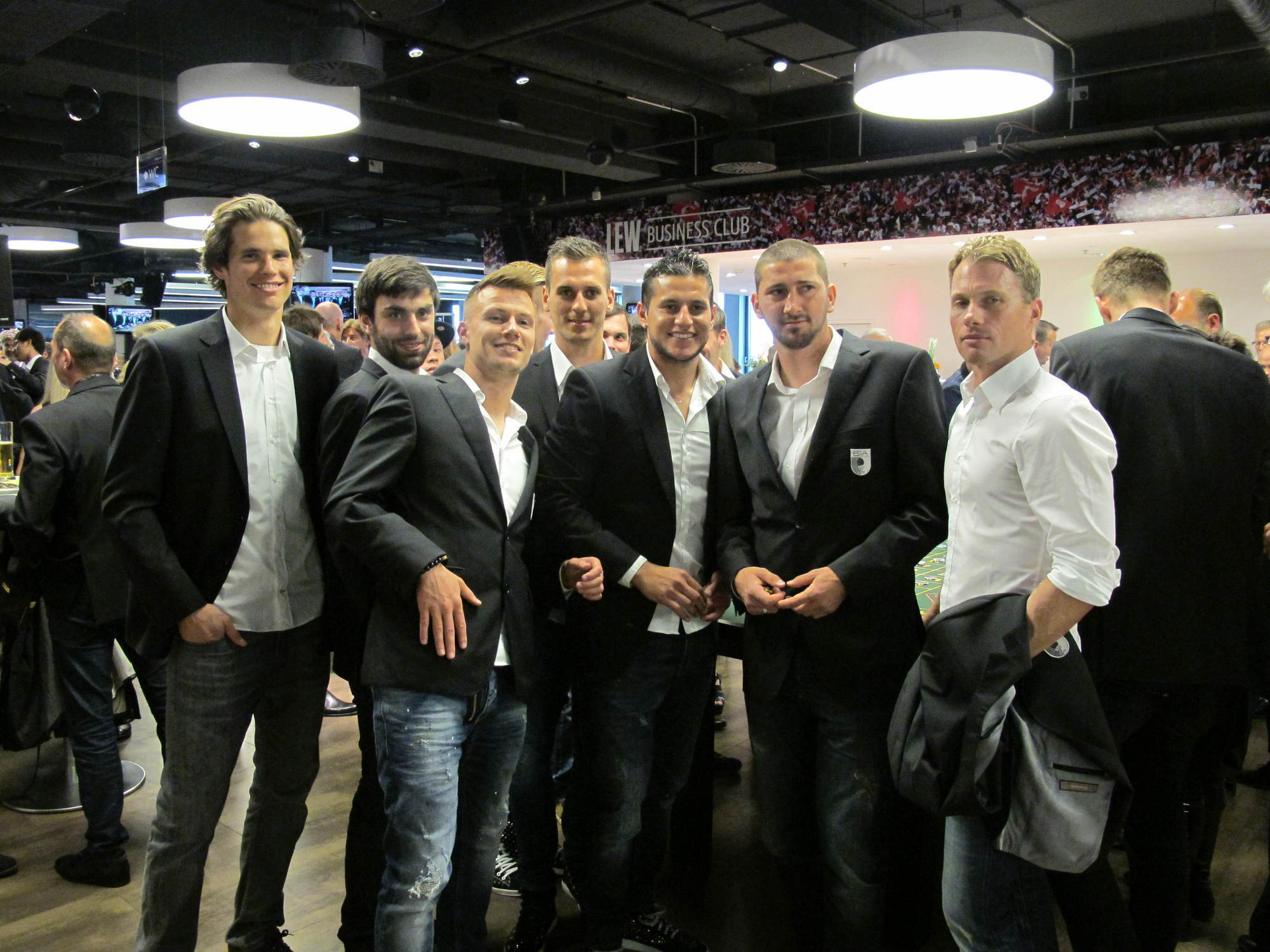 Die Spieler des FC Augsburg trafen sich mit Freunden und Sponsoren bei der Casino Night in der SGL arena. Foto: B4B SCHWABEN