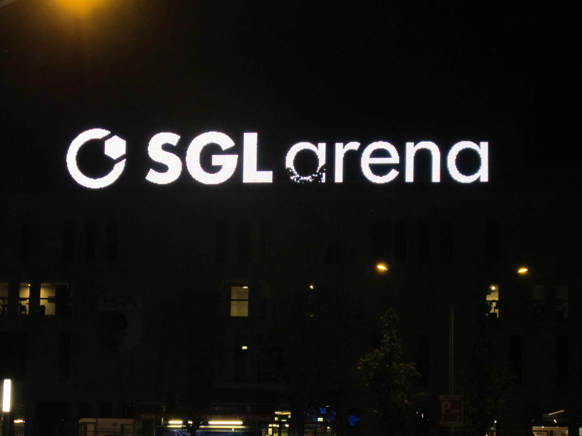 Die Spieler des FC Augsburg trafen sich mit Freunden und Sponsoren bei der Casino Night in der SGL arena. Foto: B4B SCHWABEN