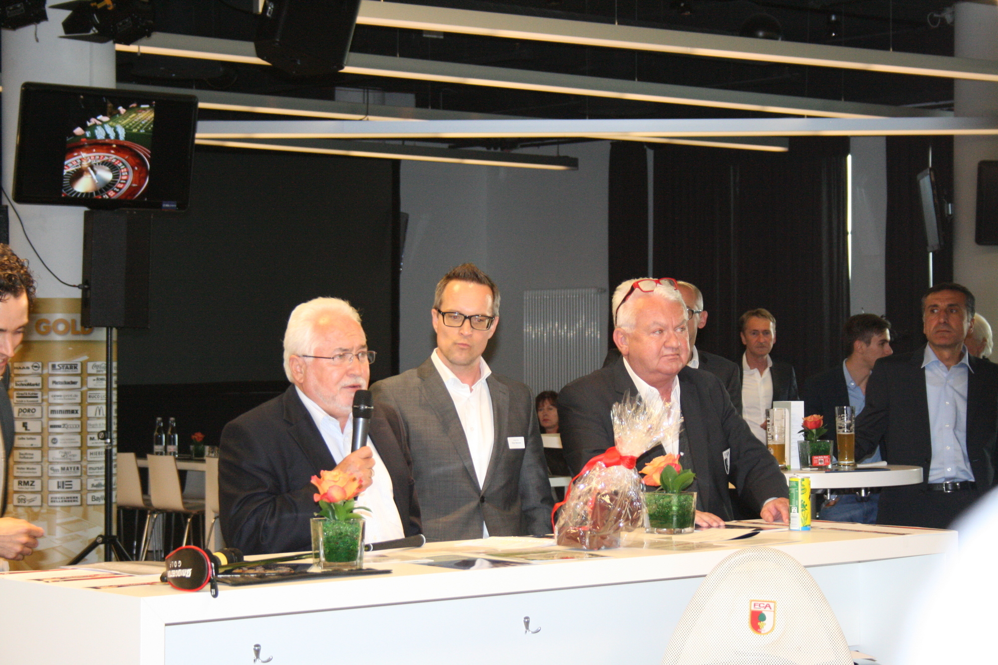 Die Spieler des FC Augsburg trafen sich mit Freunden und Sponsoren bei der Casino Night in der SGL arena. Foto: B4B SCHWABEN