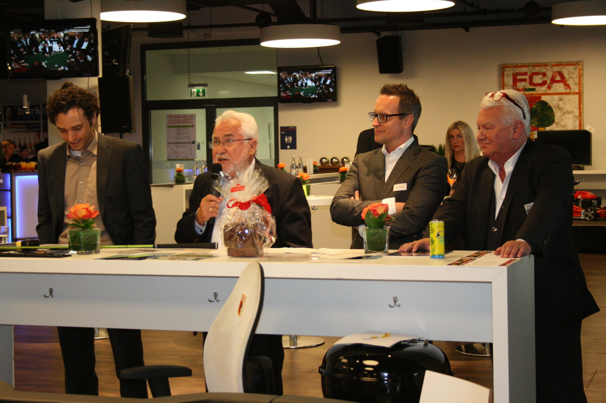 Die Spieler des FC Augsburg trafen sich mit Freunden und Sponsoren bei der Casino Night in der SGL arena. Foto: B4B SCHWABEN