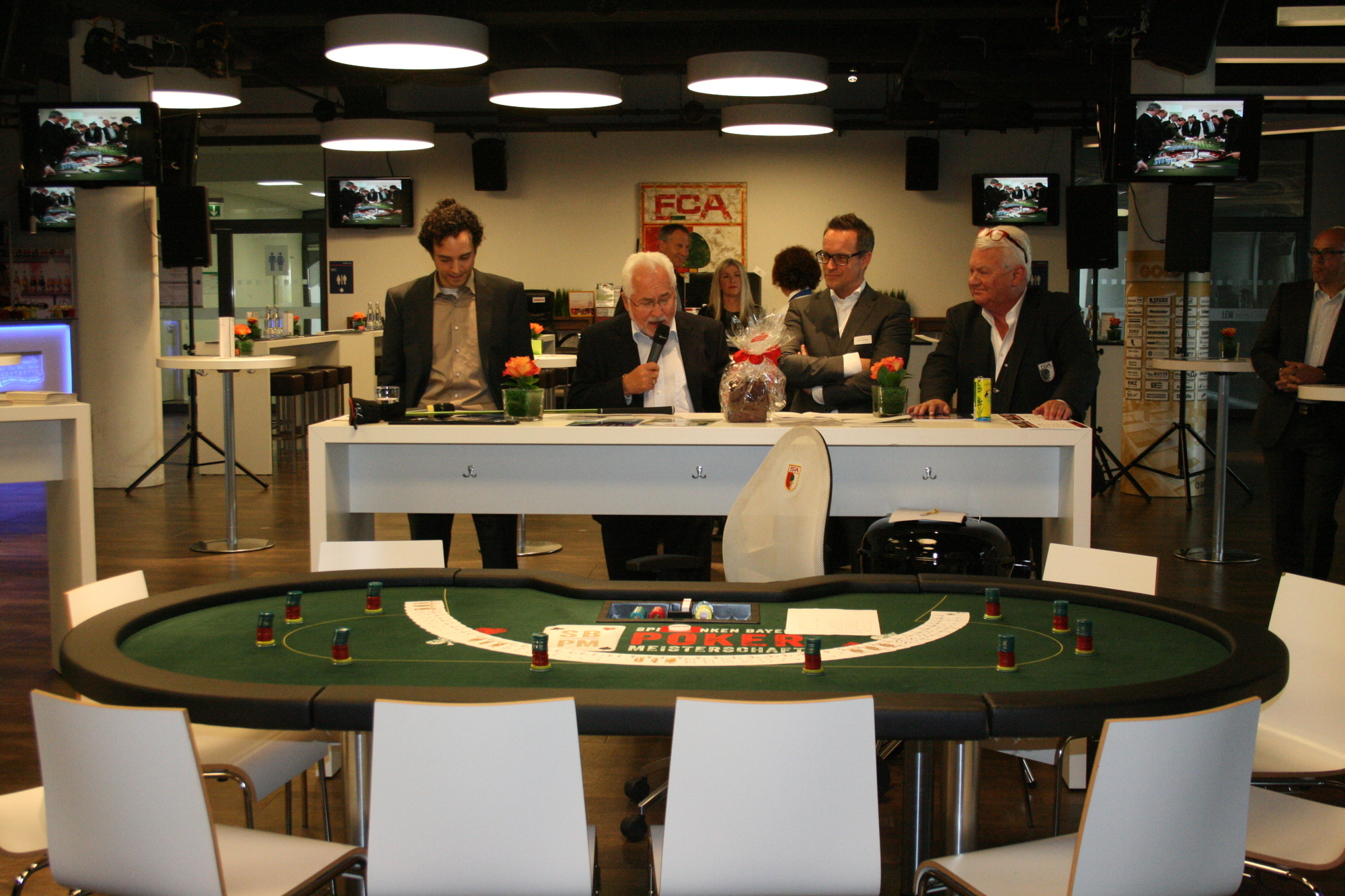 Die Spieler des FC Augsburg trafen sich mit Freunden und Sponsoren bei der Casino Night in der SGL arena. Foto: B4B SCHWABEN