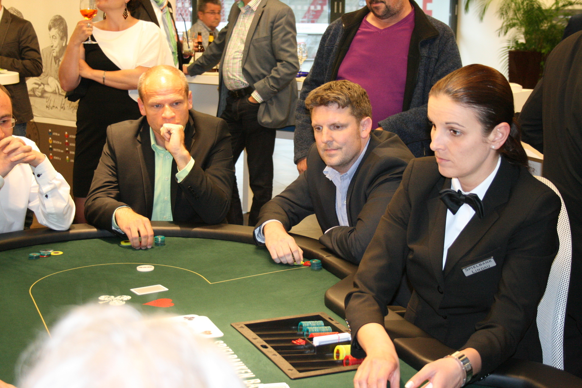 Die Spieler des FC Augsburg trafen sich mit Freunden und Sponsoren bei der Casino Night in der SGL arena. Foto: B4B SCHWABEN