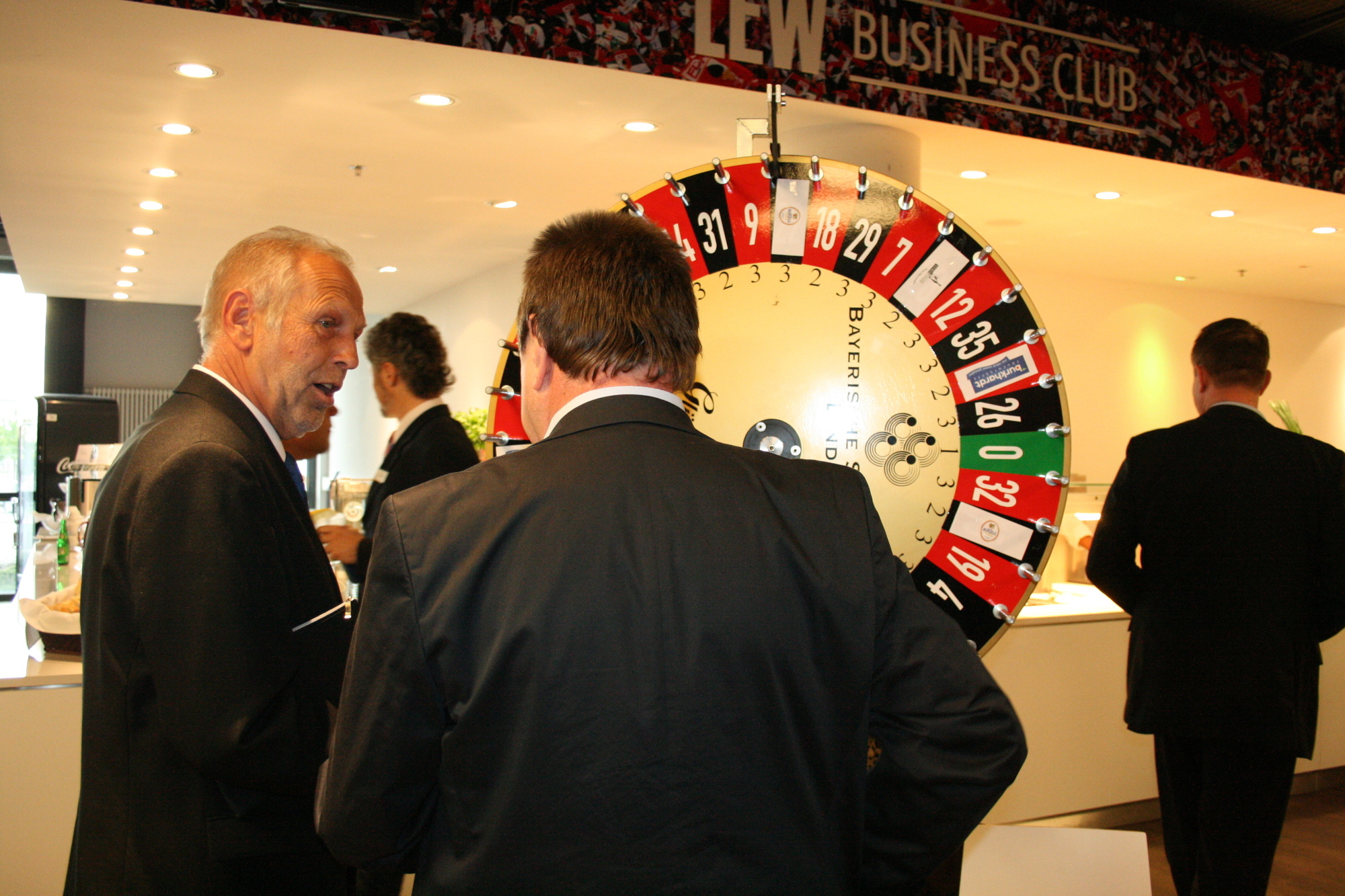 Die Spieler des FC Augsburg trafen sich mit Freunden und Sponsoren bei der Casino Night in der SGL arena. Foto: B4B SCHWABEN