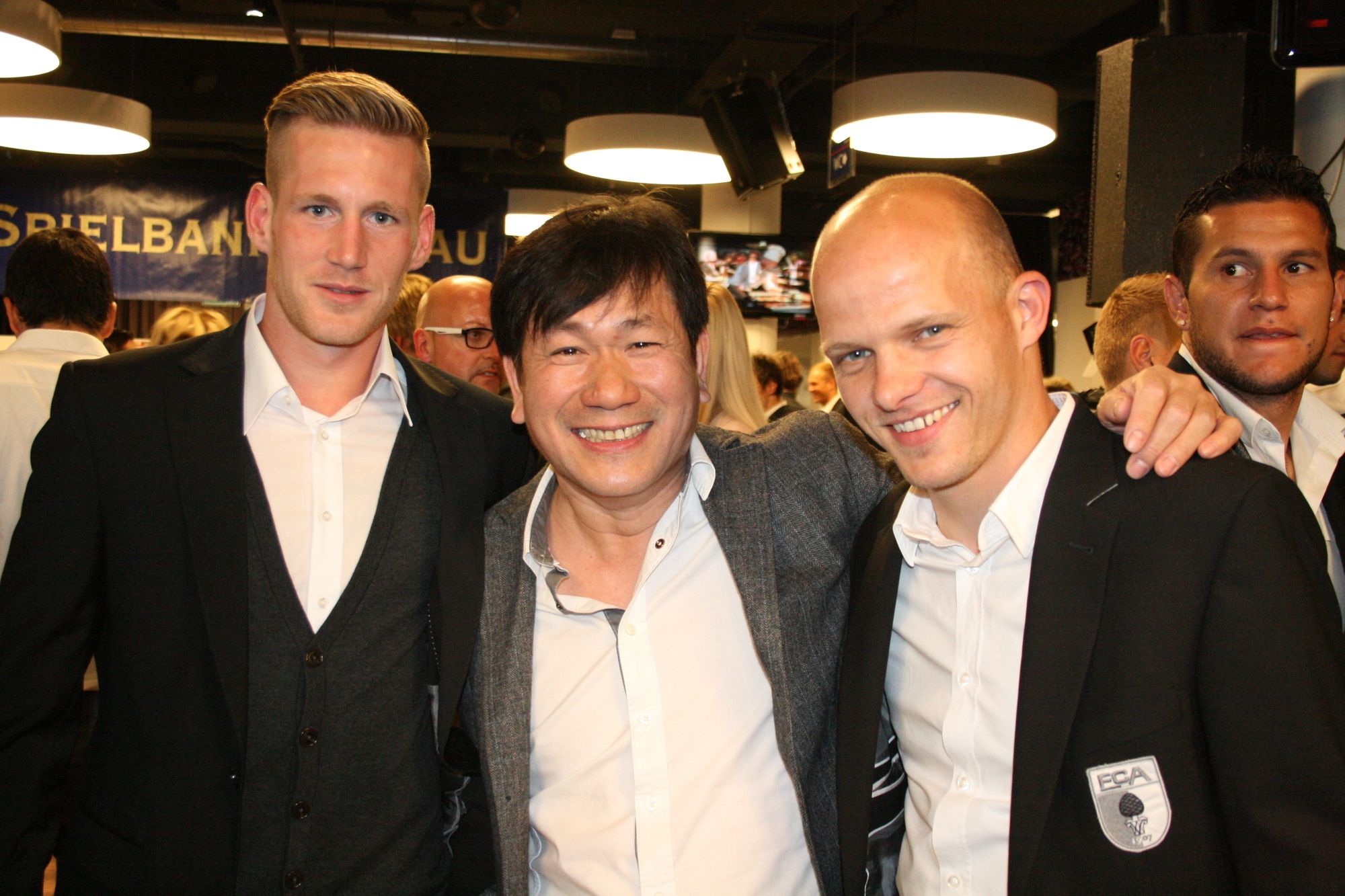 Die Spieler des FC Augsburg trafen sich mit Freunden und Sponsoren bei der Casino Night in der SGL arena. Foto: B4B SCHWABEN