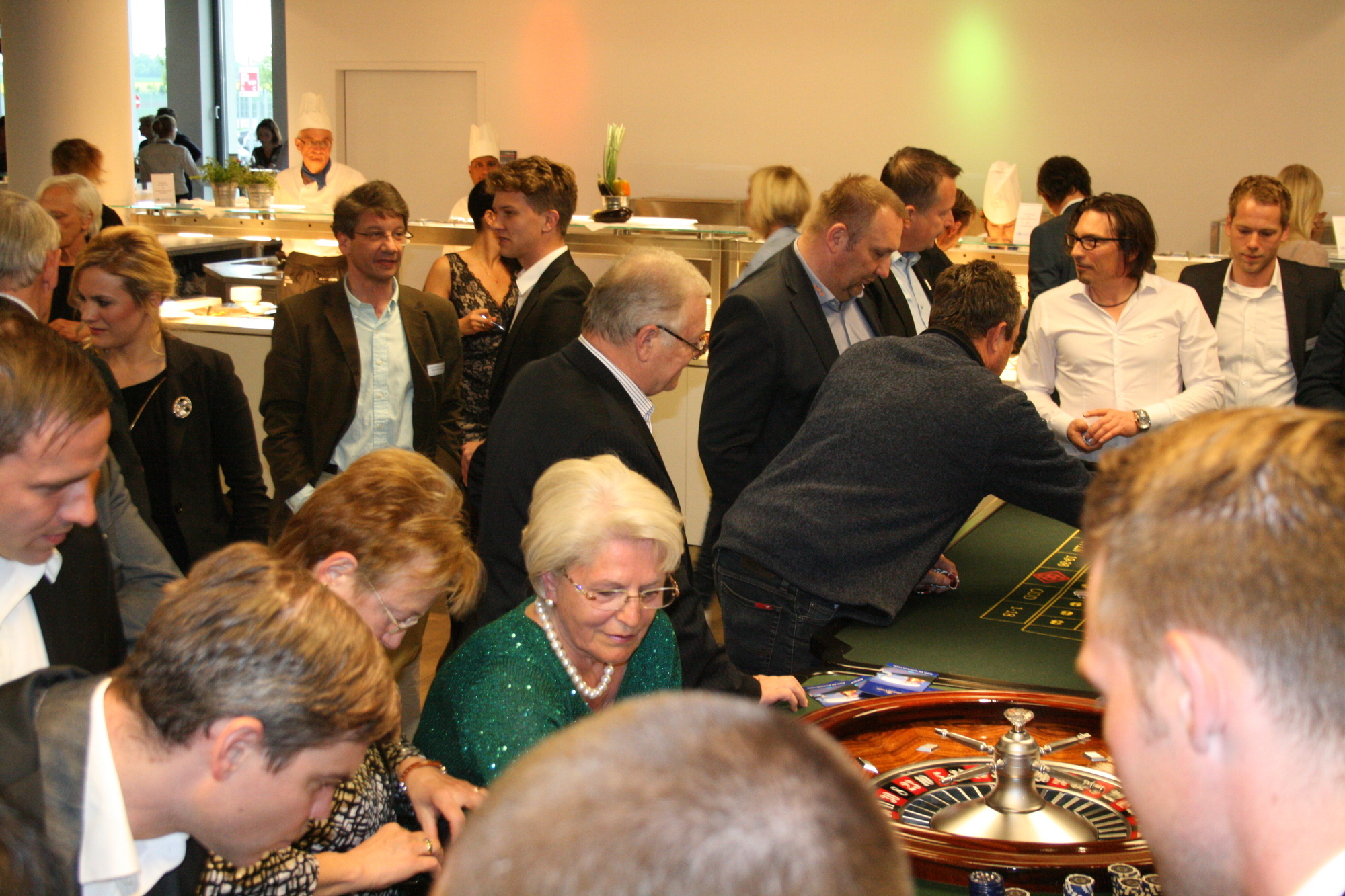 Die Spieler des FC Augsburg trafen sich mit Freunden und Sponsoren bei der Casino Night in der SGL arena. Foto: B4B SCHWABEN