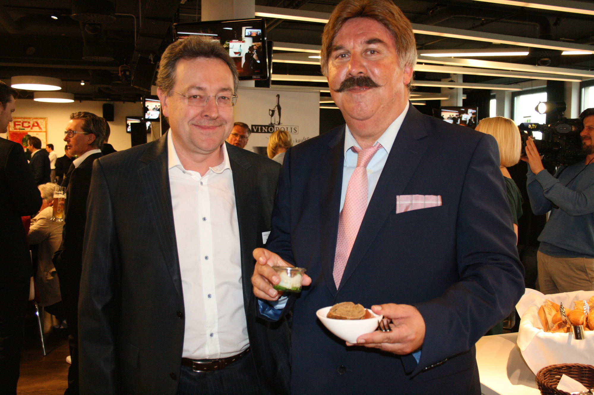 Die Spieler des FC Augsburg trafen sich mit Freunden und Sponsoren bei der Casino Night in der SGL arena. Foto: B4B SCHWABEN