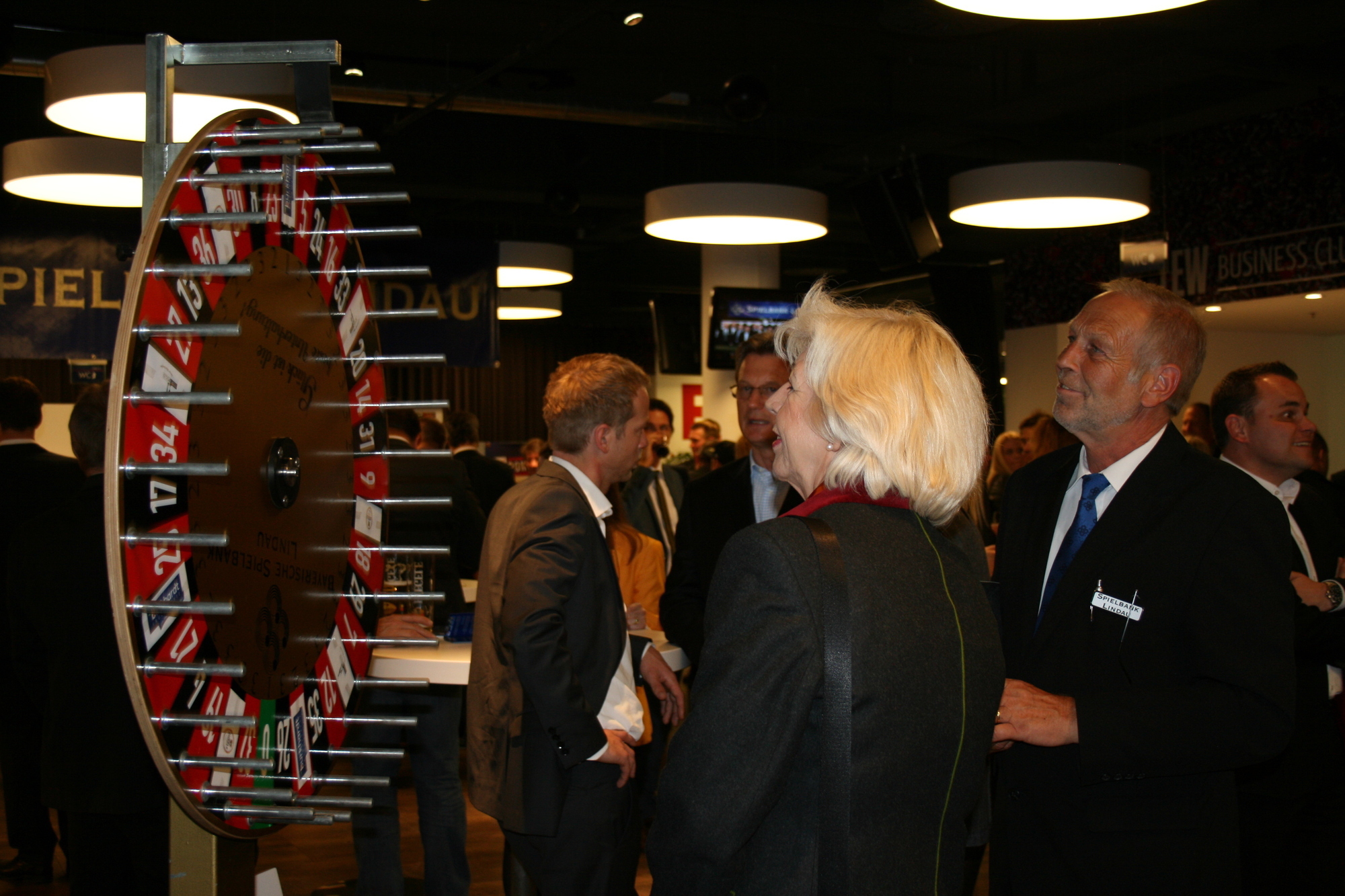 Die Spieler des FC Augsburg trafen sich mit Freunden und Sponsoren bei der Casino Night in der SGL arena. Foto: B4B SCHWABEN