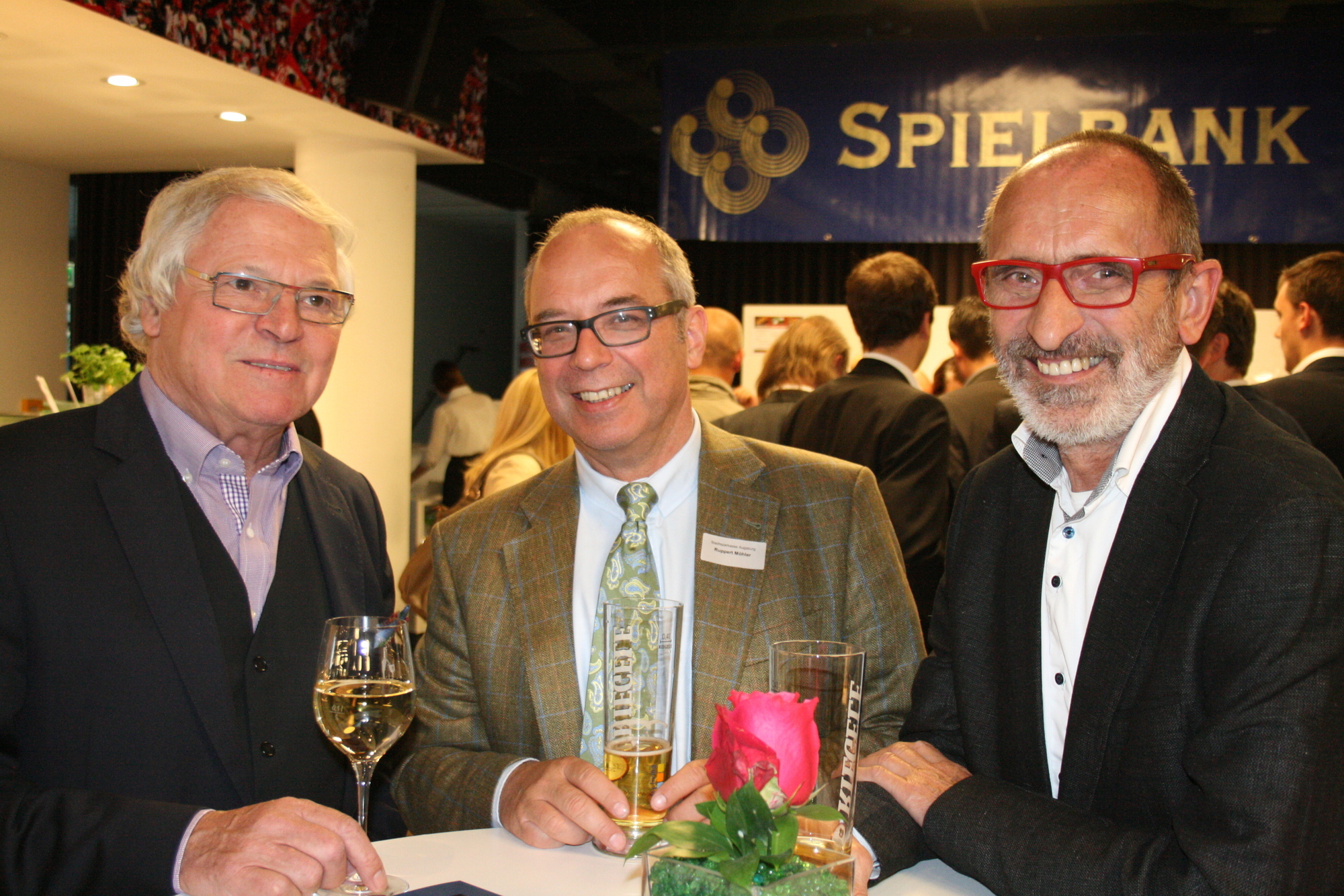 Die Spieler des FC Augsburg trafen sich mit Freunden und Sponsoren bei der Casino Night in der SGL arena. Foto: B4B SCHWABEN