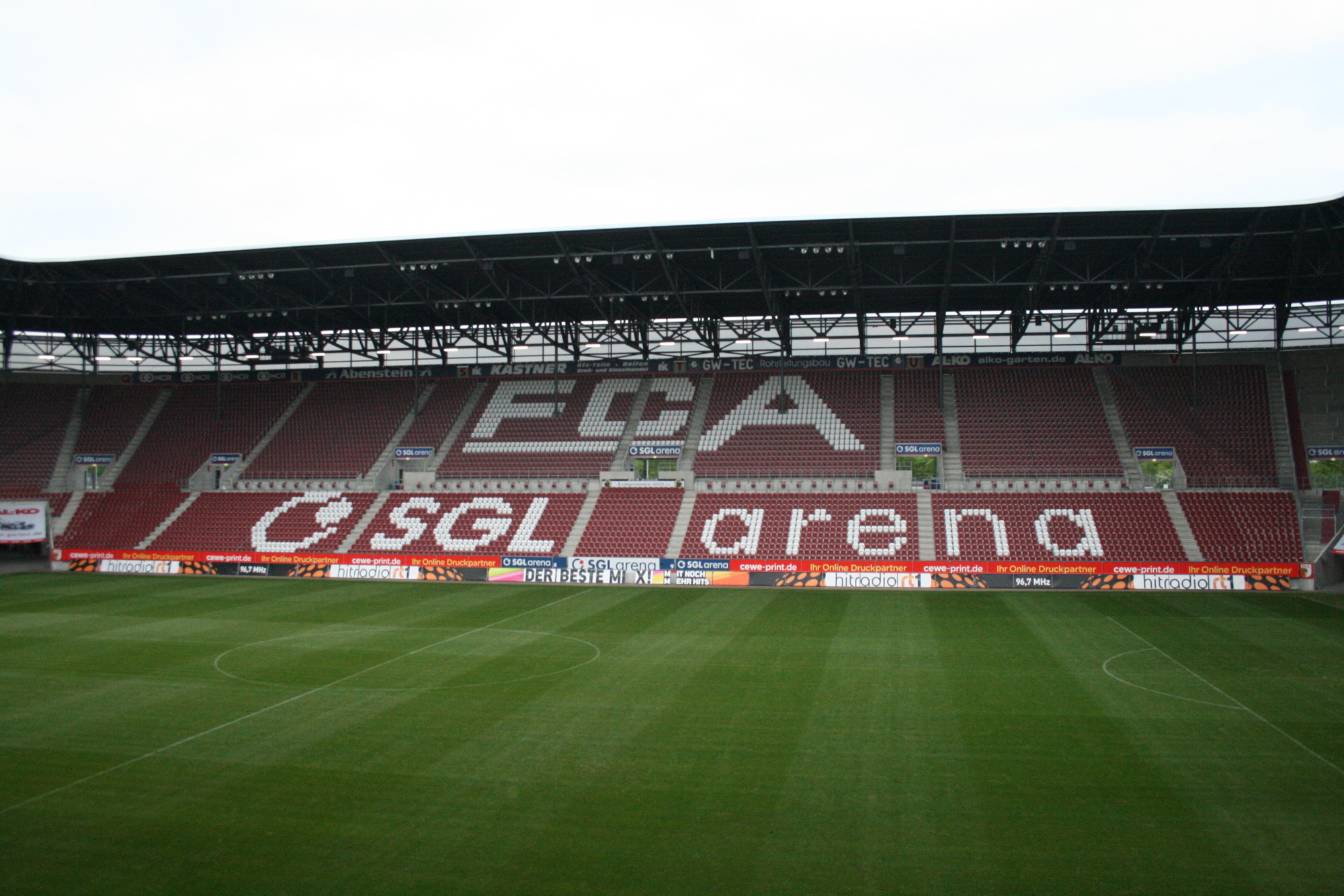 Die Spieler des FC Augsburg trafen sich mit Freunden und Sponsoren bei der Casino Night in der SGL arena. Foto: B4B SCHWABEN