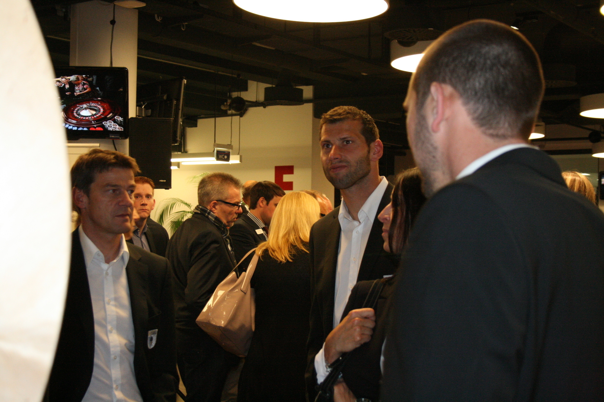 Die Spieler des FC Augsburg trafen sich mit Freunden und Sponsoren bei der Casino Night in der SGL arena. Foto: B4B SCHWABEN