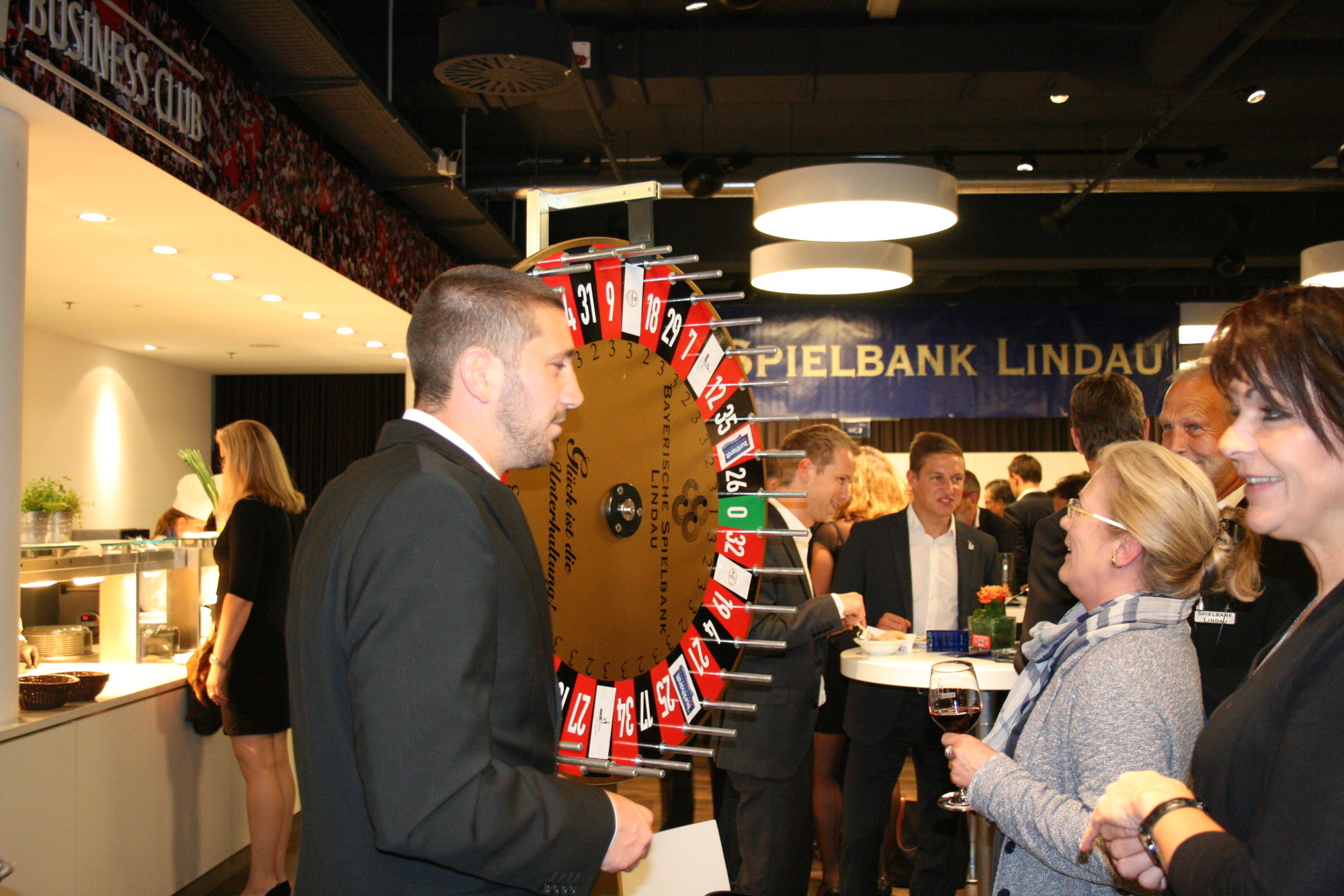 Die Spieler des FC Augsburg trafen sich mit Freunden und Sponsoren bei der Casino Night in der SGL arena. Foto: B4B SCHWABEN