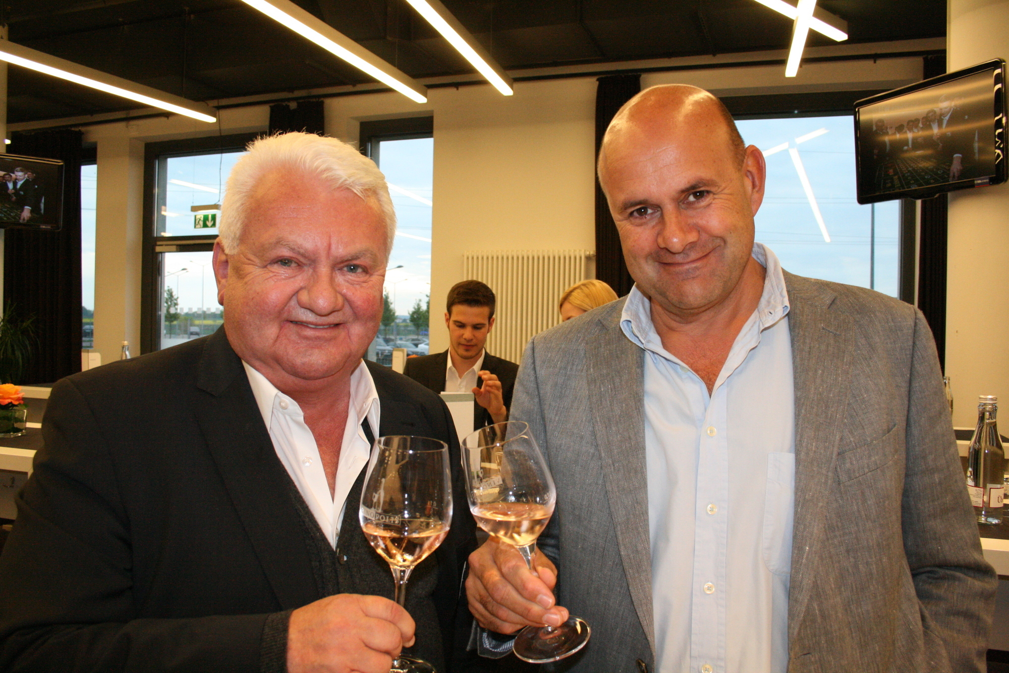 Die Spieler des FC Augsburg trafen sich mit Freunden und Sponsoren bei der Casino Night in der SGL arena. Foto: B4B SCHWABEN