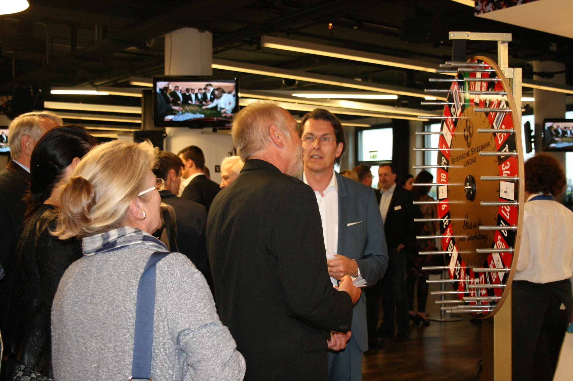 Die Spieler des FC Augsburg trafen sich mit Freunden und Sponsoren bei der Casino Night in der SGL arena. Foto: B4B SCHWABEN