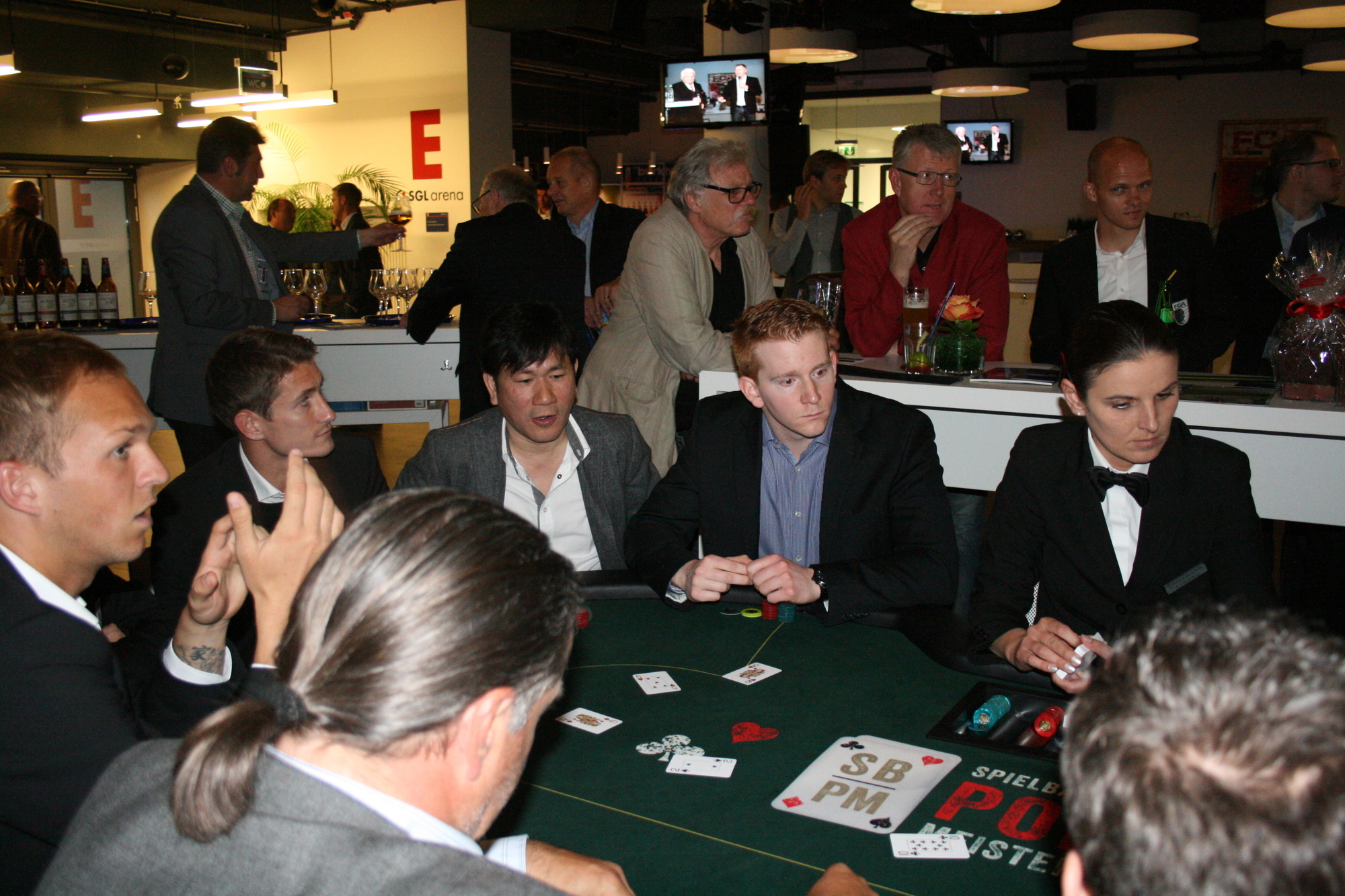 Die Spieler des FC Augsburg trafen sich mit Freunden und Sponsoren bei der Casino Night in der SGL arena. Foto: B4B SCHWABEN
