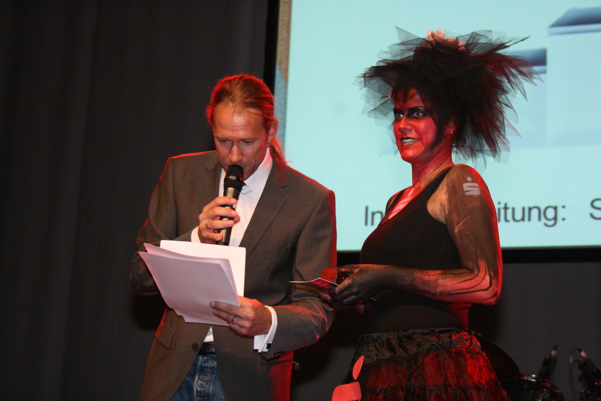 Auf der Party feierten die Läufer ausgelassen mit ihren Fans und den Veranstaltern. Foto: B4B SCHWABEN
