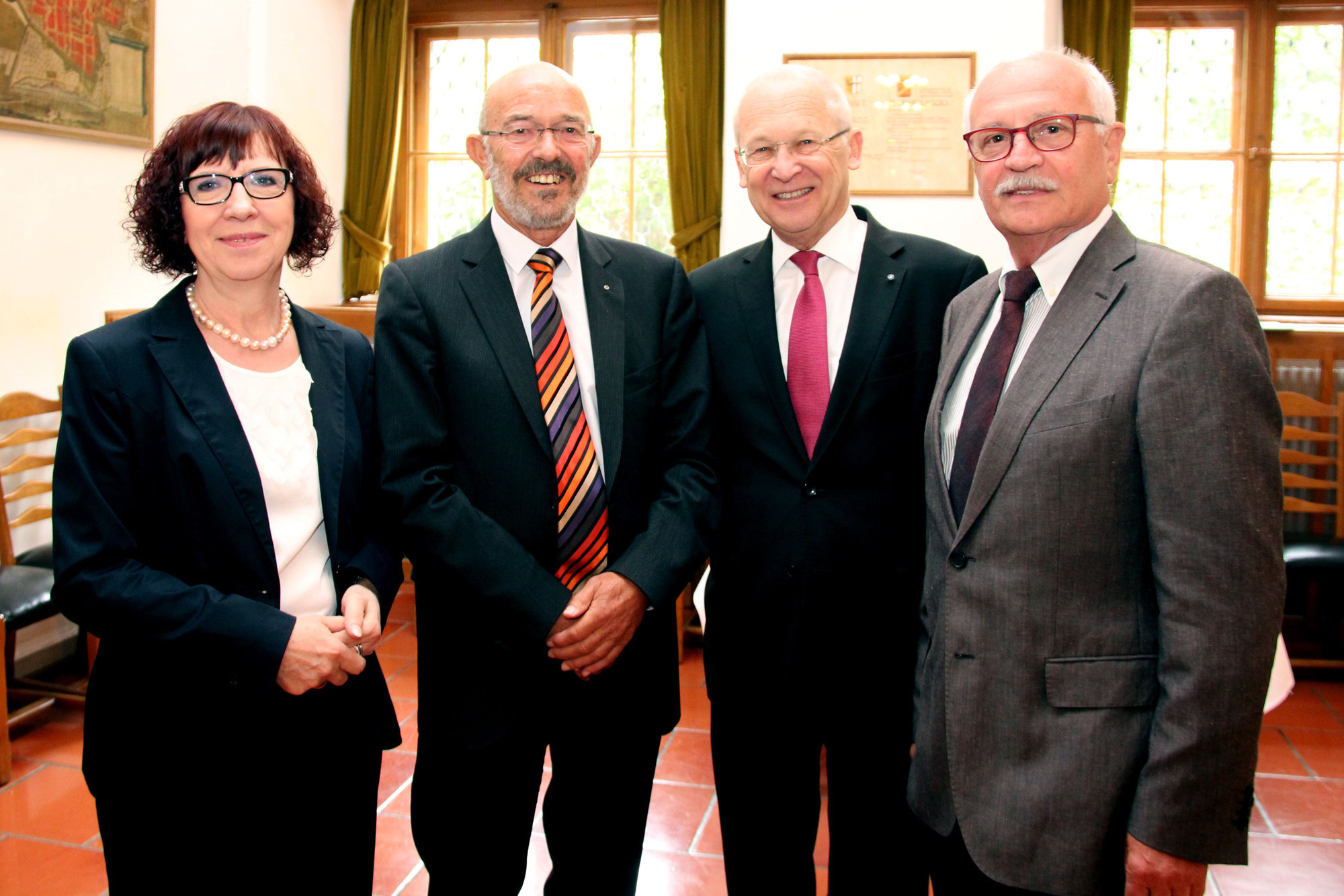 Margaretha Böckh, Helmut Börner, OB Dr. Ivo Holzinger und Werner Häring. Foto: Häfele/Pressestelle Stadt Memmingen