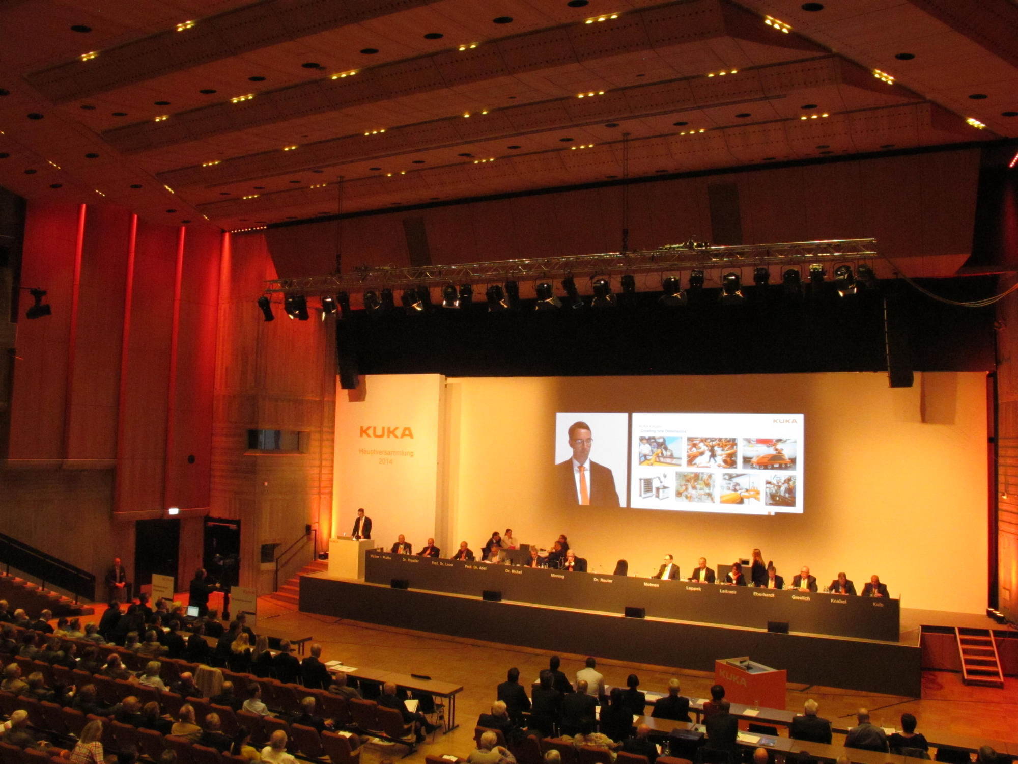 Rund 600 Aktionäre fanden sich zur KUKA-Hauptversammlung ins Kongresszentrum Augsburg ein. Foto: B4B SCHWABEN
