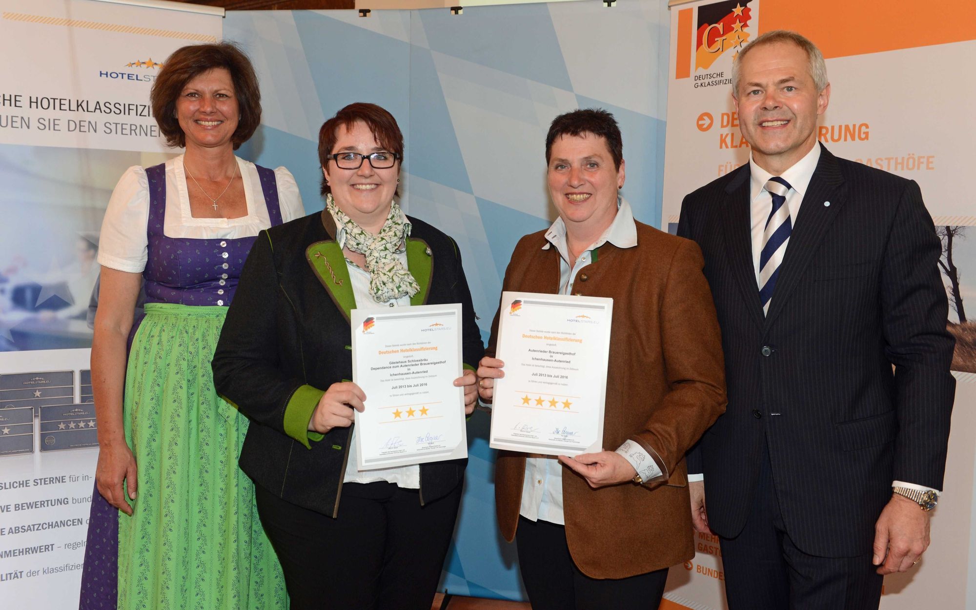 Ministerin Aigner, Julia Feuchtmayr, Celia Feuchtmayr, bayr. DEHOGA-Präsident Ulrich Brandl. Foto: Schlossbrauerei Autenried