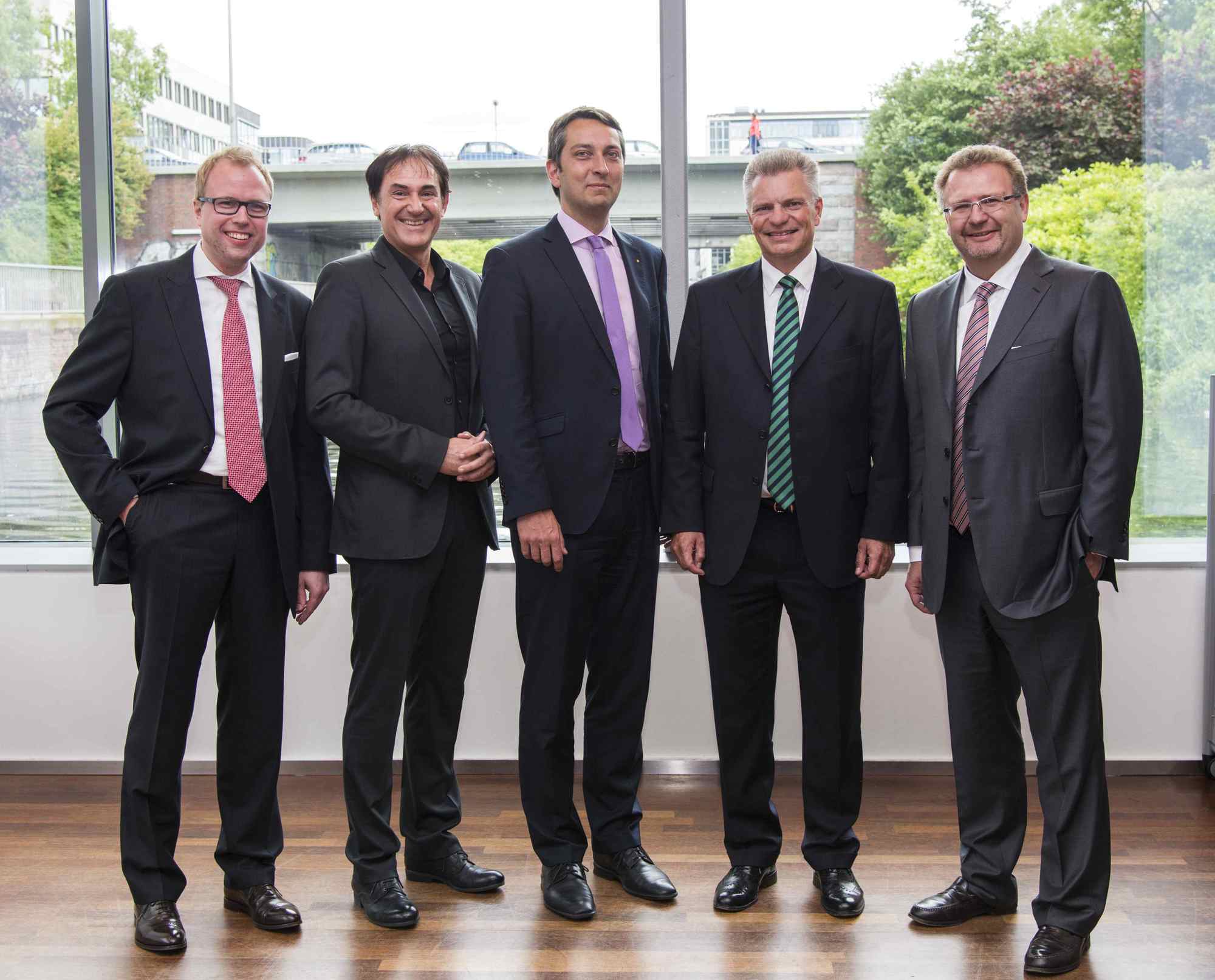 A. Hoberg, Dr. R. F. Szeliga, Dr.-Ing. S. Schlund, Prof. Dr.-Ing. C. Emmelmann, Prof. O. Herkommer. Foto:U. Schacht/Ingenics