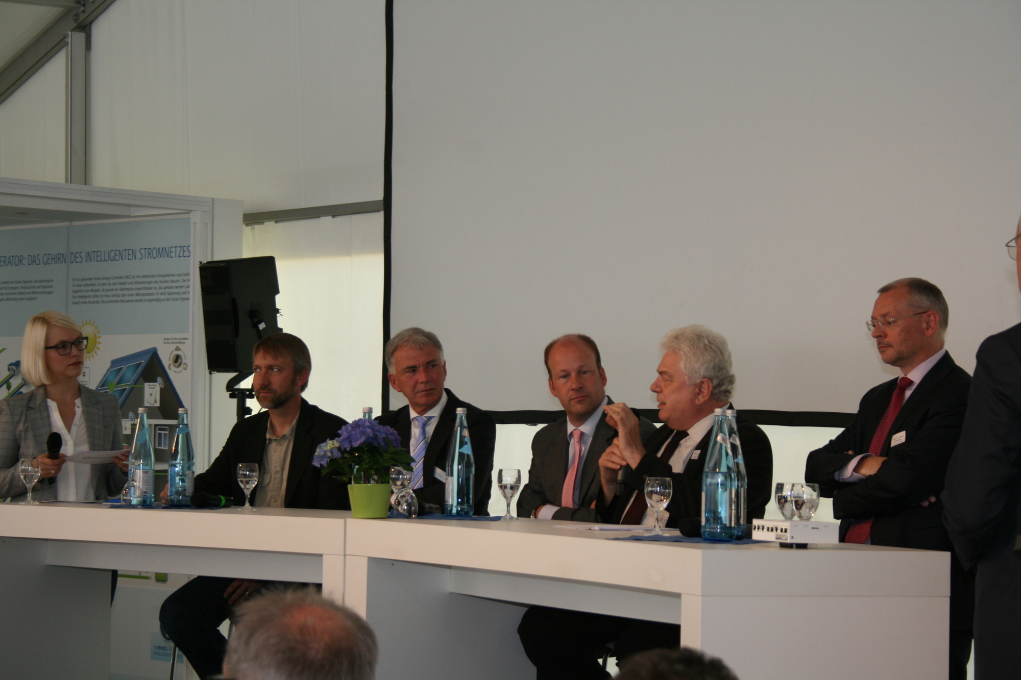 LEW und RWE drücken den Startknopf für eine neue intelligente Zukunft der Stromversorgung. Foto: B4B SCHWABEN