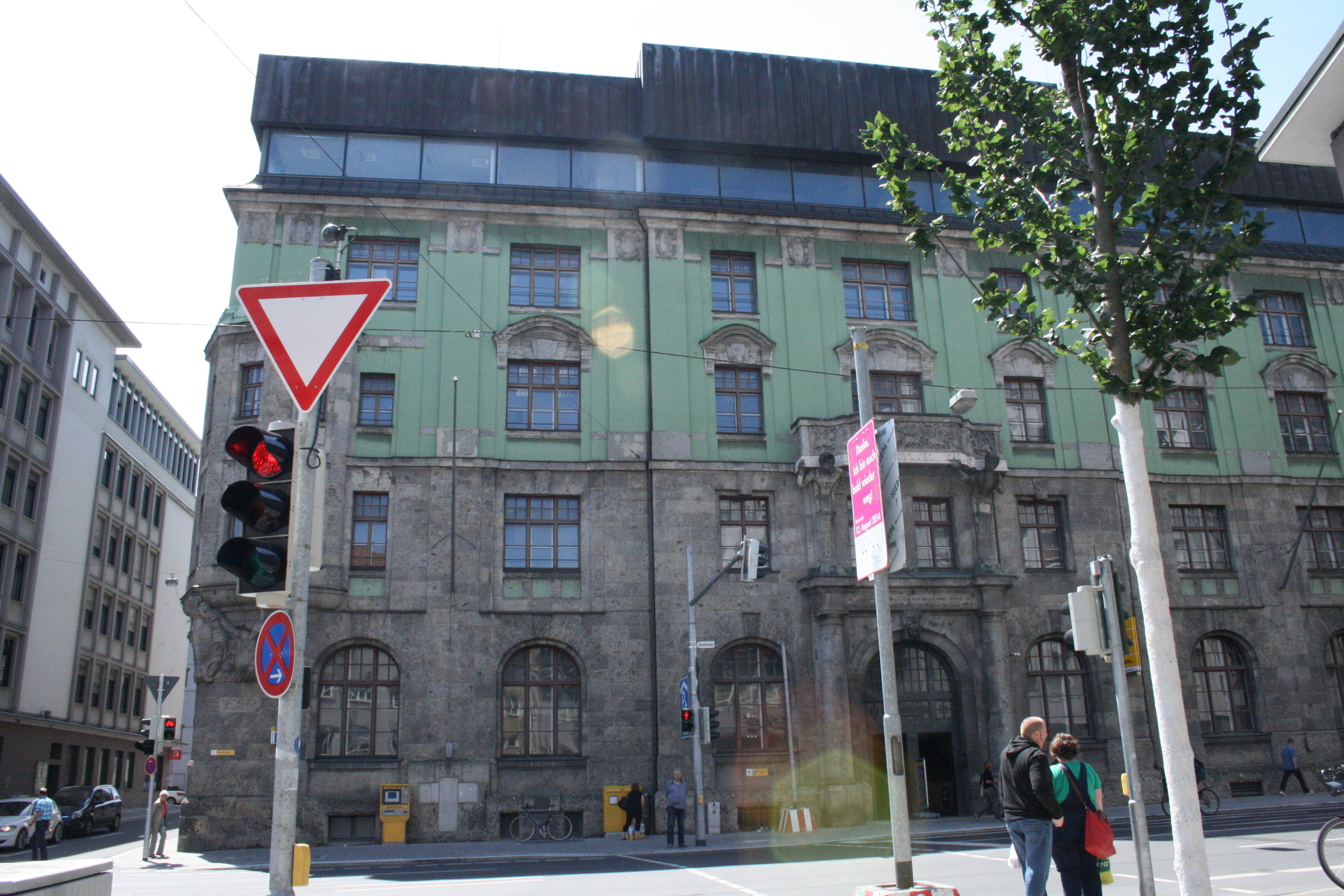 Das Postgebäude in der Kleinen Grottenau soll umgebaut werden. Foto: B4B SCHWABEN