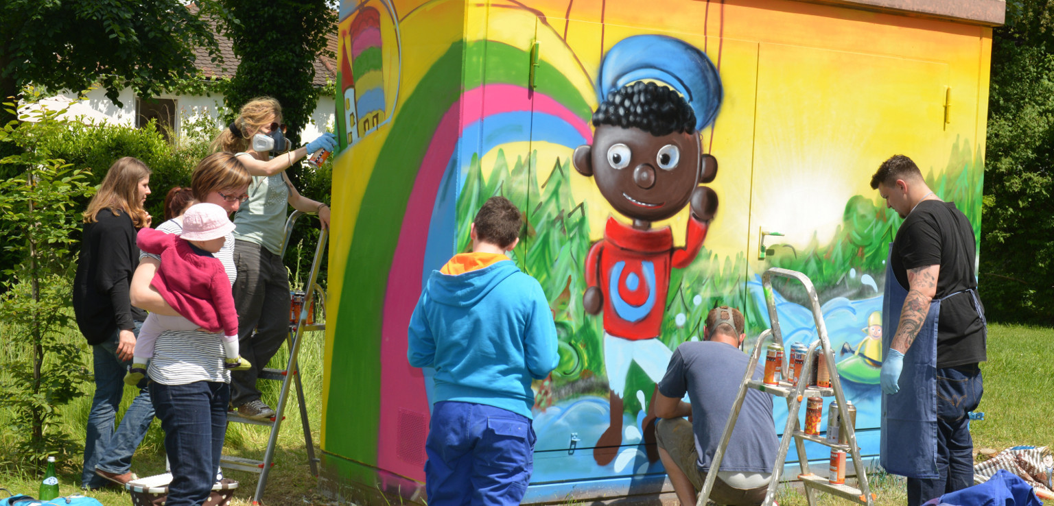 Kinder gestalten Technikgebäude der swa in der Fritschstraße. Foto: swa