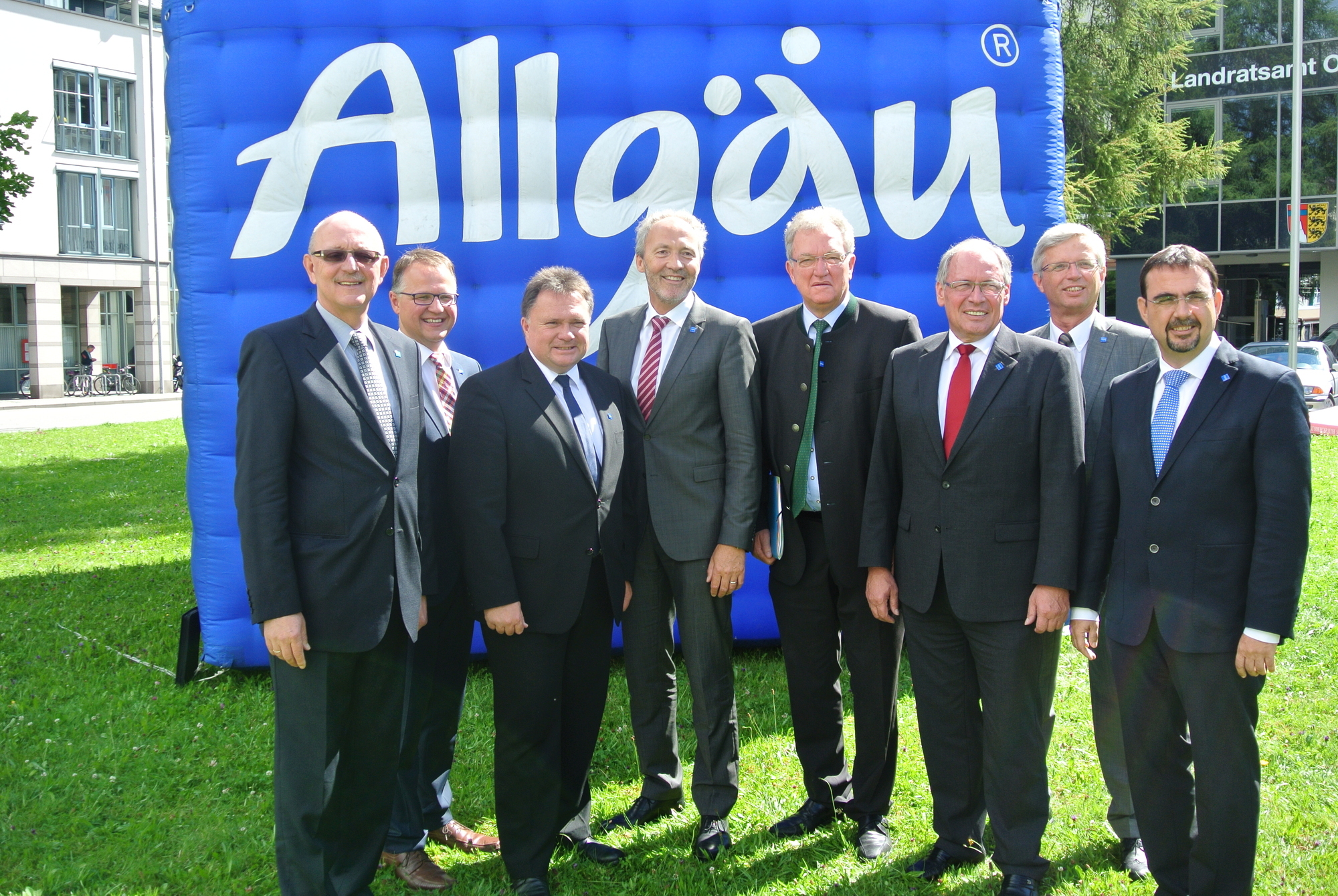 v.l. M. Brehm, K. Fischer, S. Bosse, H.-J. Weirather, G. Kaiser, A. Klotz, B. Joachim, K. Holetschek. Foto: Allgäu GmbH