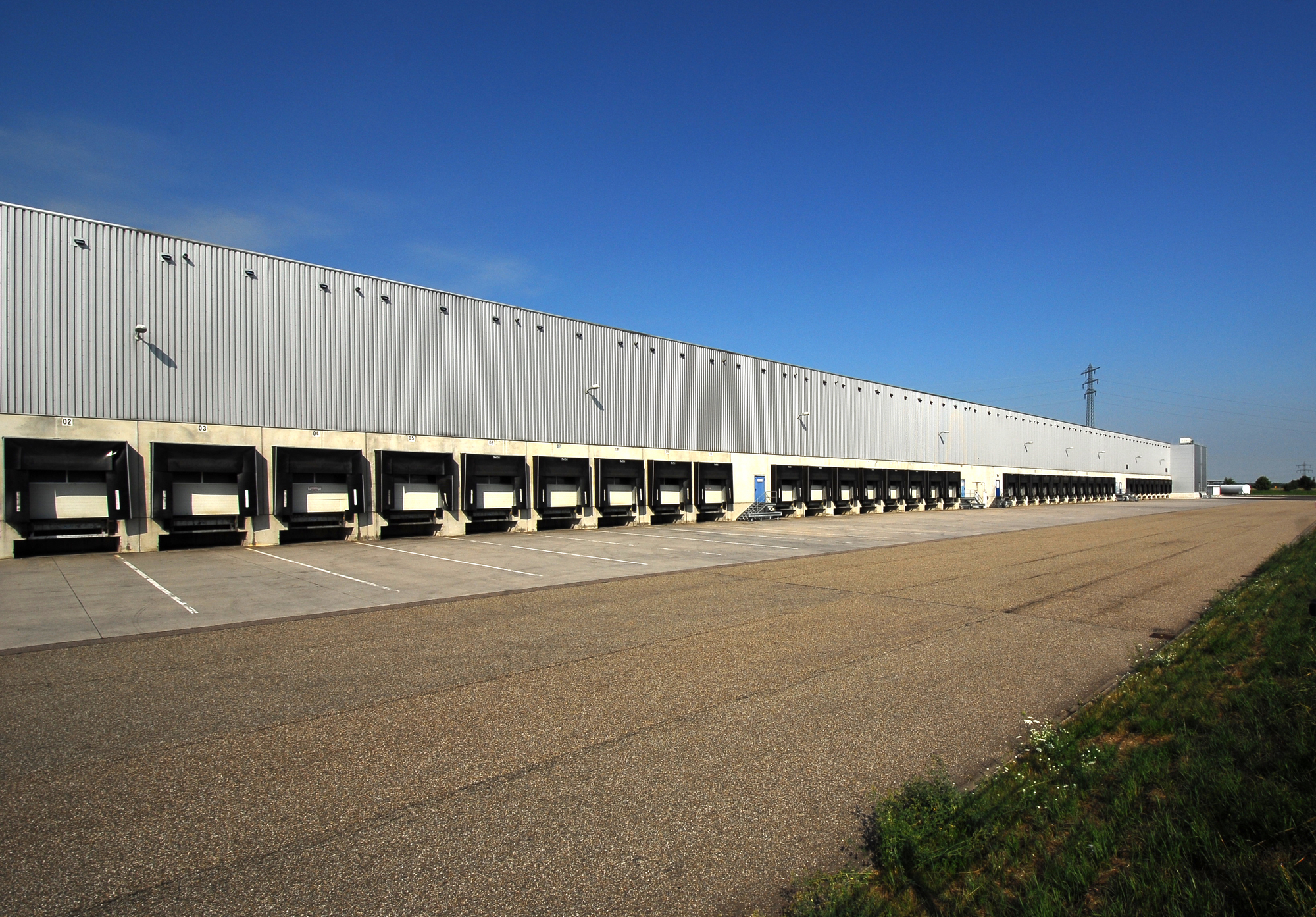 Auch in Logistikzentren wird es zunehmends schwieriger, alle Stellen zu besetzen. Foto: H.D. Volz/pixelio