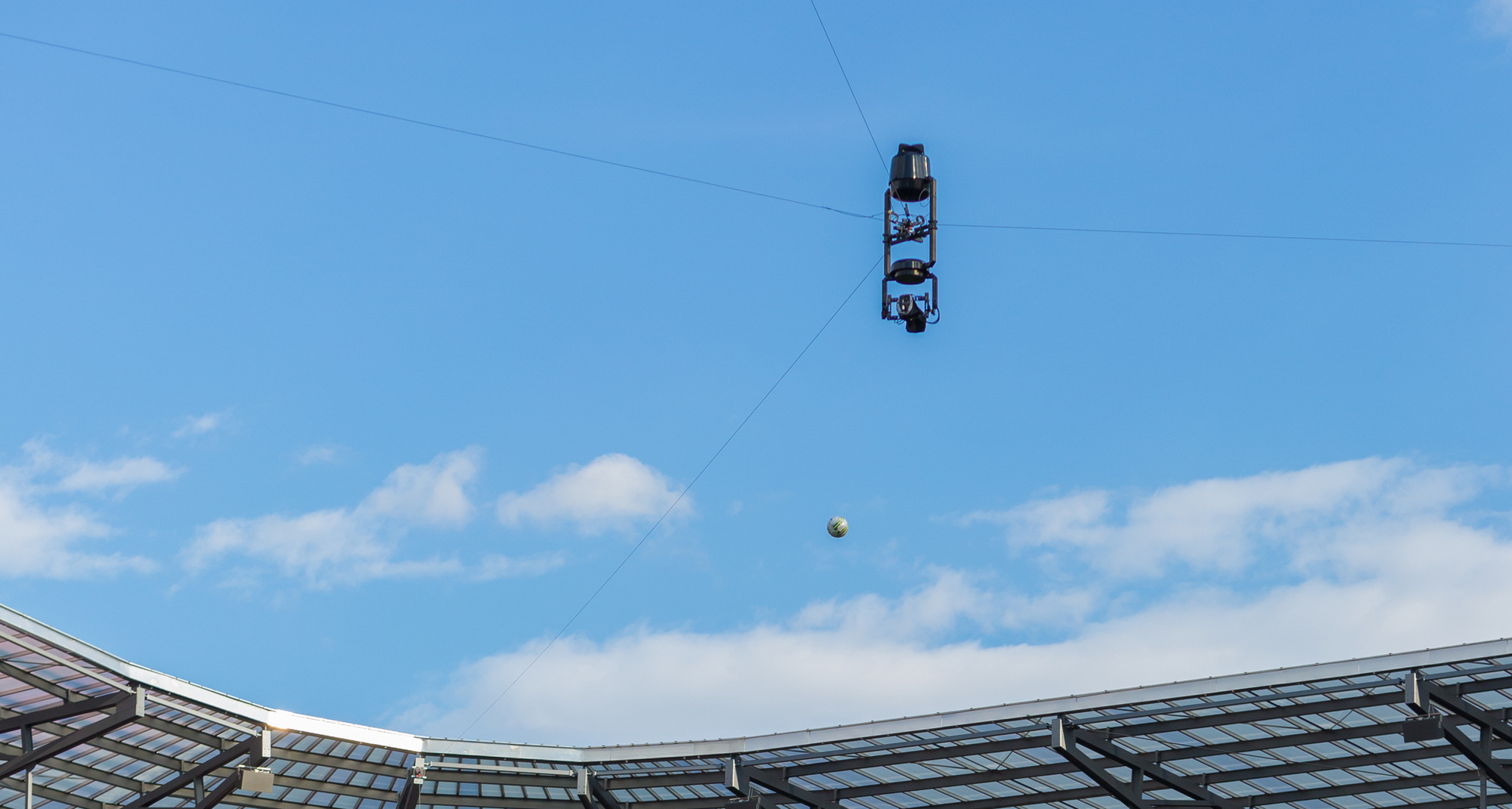 An der Spidercam der Fußball-WM war auch die Mayr Antriebstechnik beteiligt. Foto: mayr Antriebstechnik