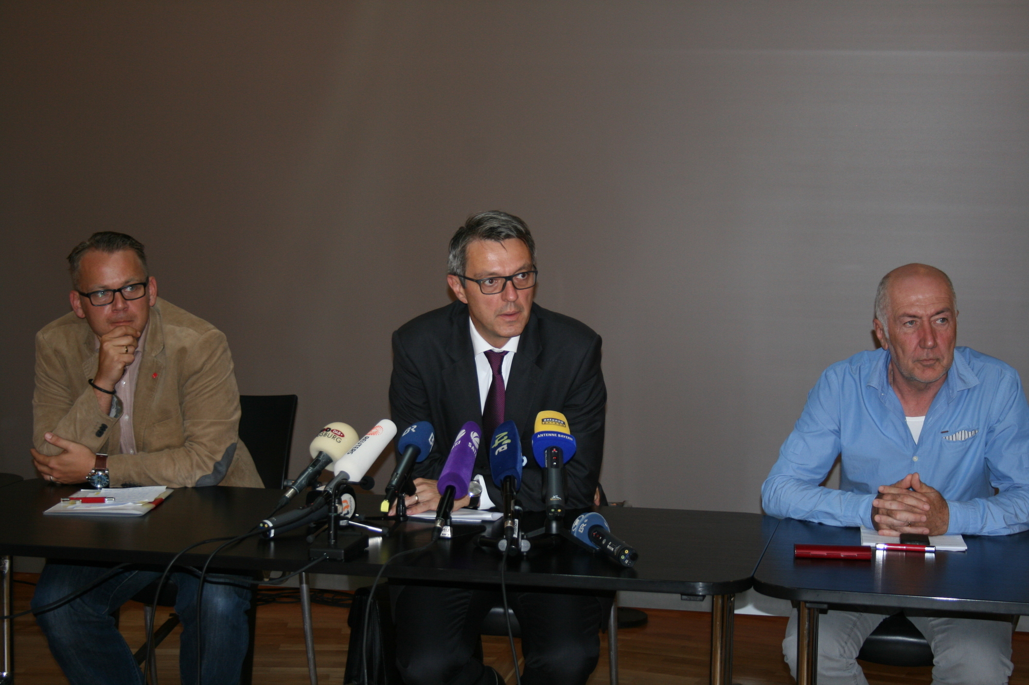 Insolvenzberater Arndt Geiwitz gib auf einer Pressekonferenz den neuen Weltbild-Investor bekannt. Foto: B4B SCHWABEN