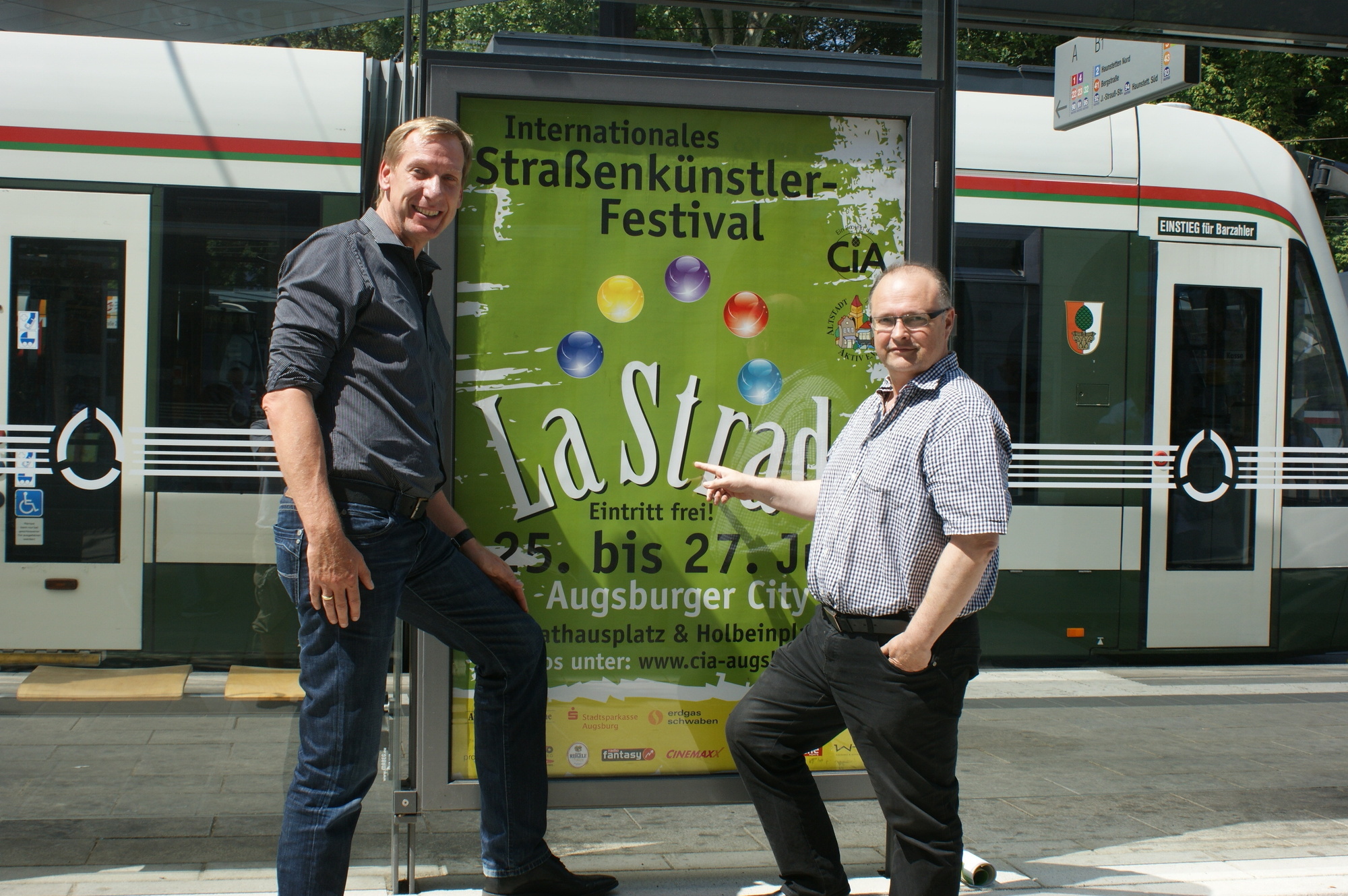 Heinz Stinglwagner (CIA) und Johannes Althammer (Altstadt Augsburg Aktiv e.V.) freuen sich schon auf „La Strada". Foto: CIA