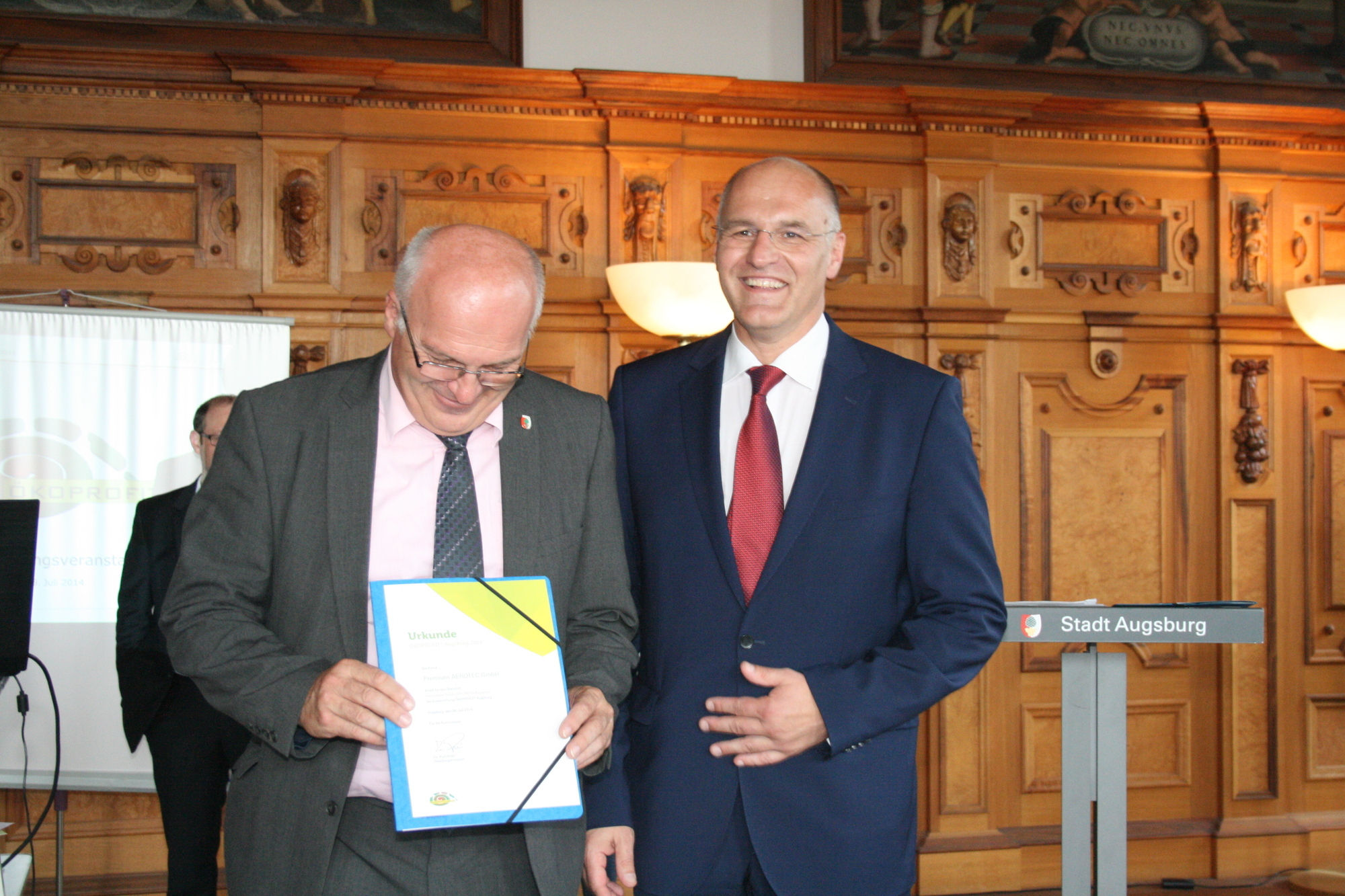 Die ökologisch vorbildlichen Unternehmen aus der Region erhielten ihre ÖKOPROFIT-Urkunde. Foto: B4B SCHWABEN