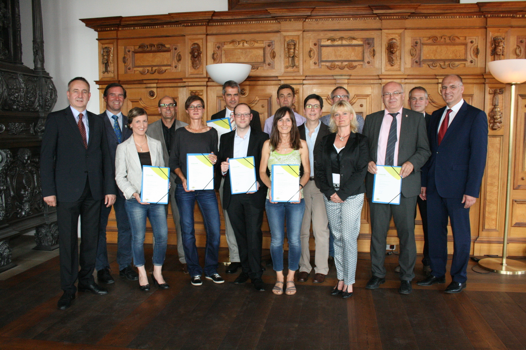 Die ökologisch vorbildlichen Unternehmen aus der Region erhielten ihre ÖKOPROFIT-Urkunde. Foto: B4B SCHWABEN