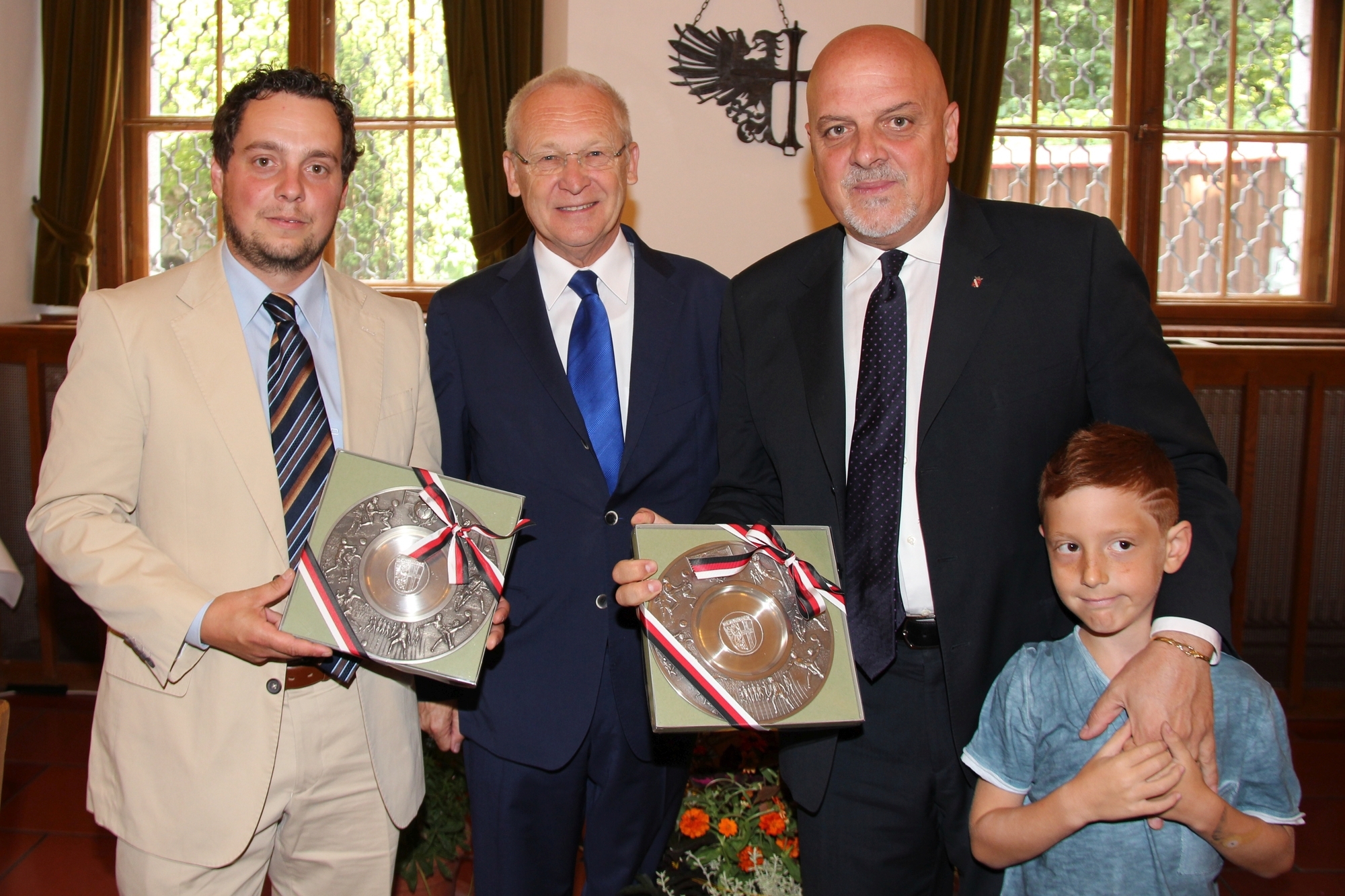 Anlässlich des Fischertages begrüßte OB Holzinger internationale Gäste aus den Memminger Partnerstädten. Foto: Stadt Memmingen